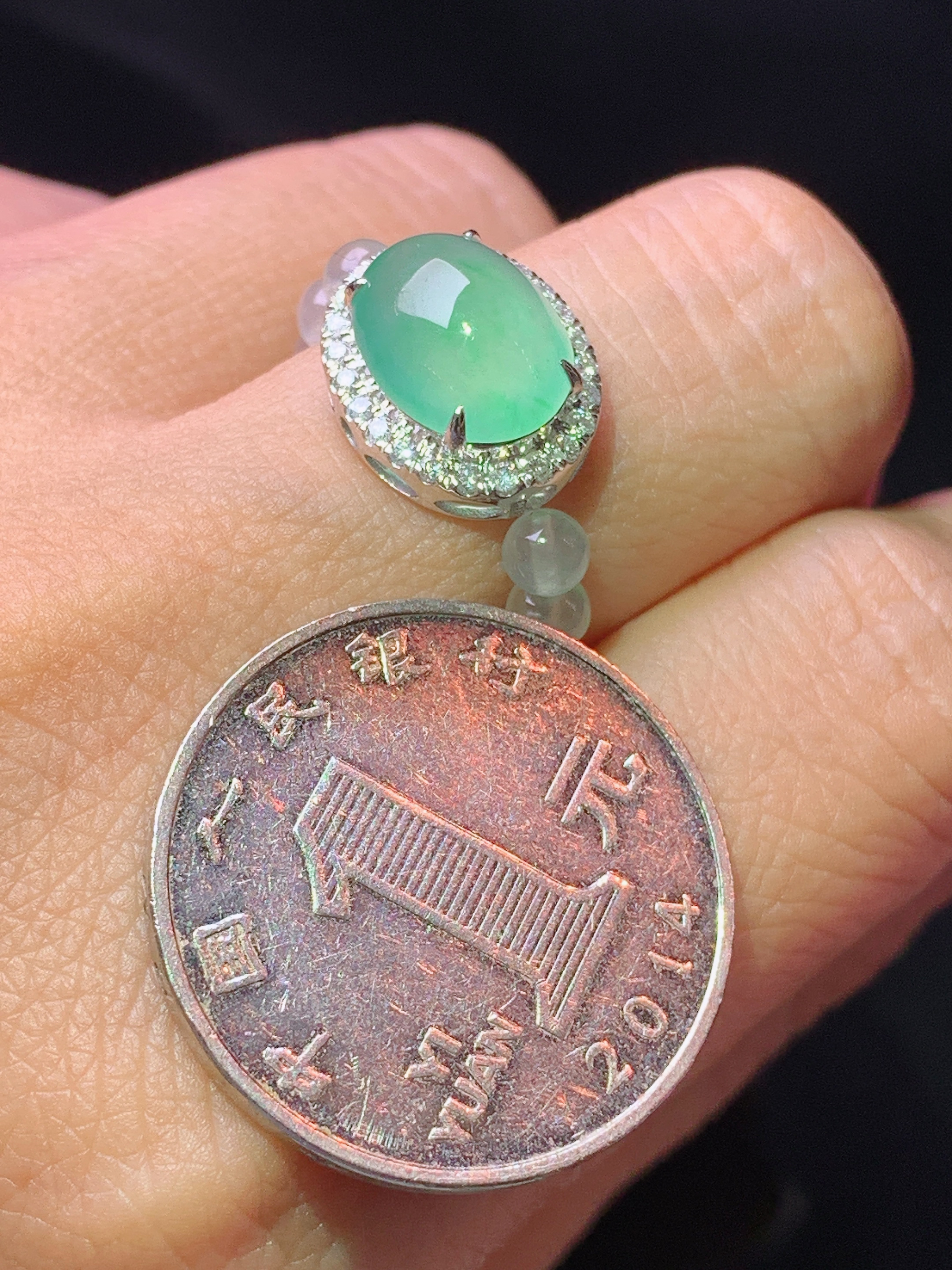 18k金钻镶嵌冰种蛋面戒指 玉质细腻 色泽艳丽清新 水润亮眼 圈口13 整体尺寸13.7*11.3*7.5 m5