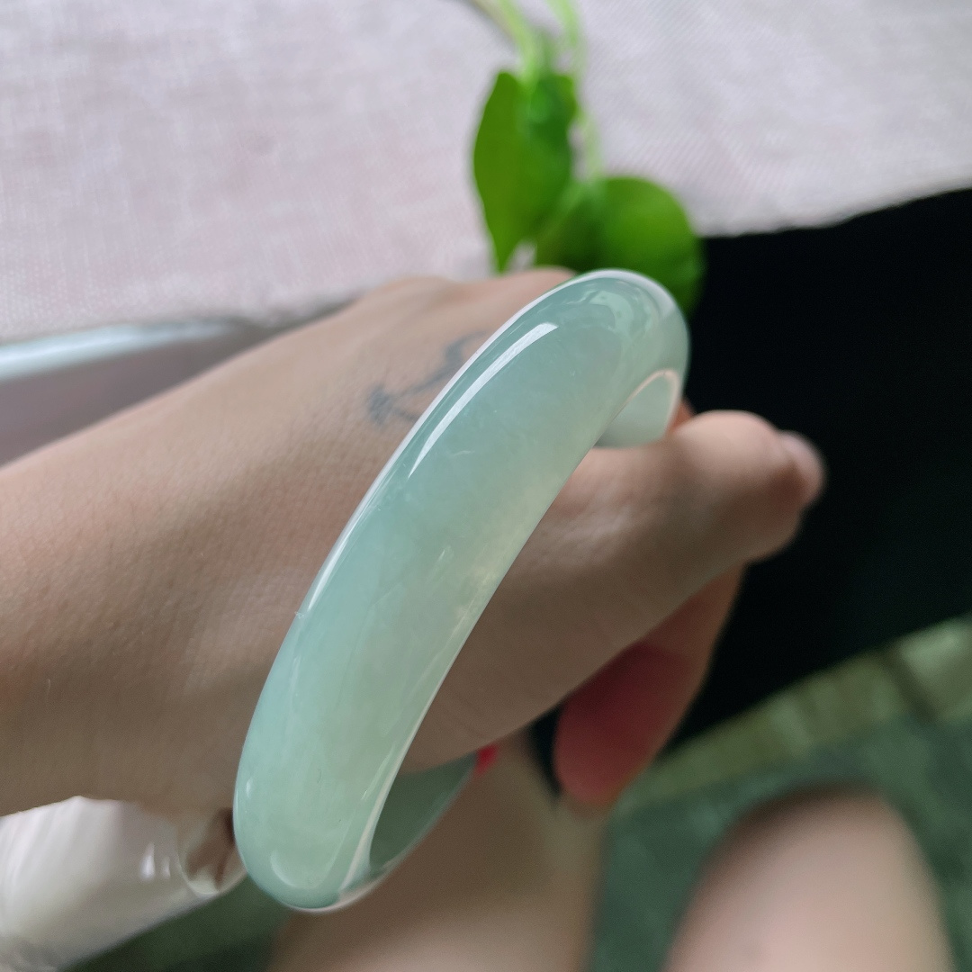 绿底正圈，水润，细腻，耐看，甜美，优雅，清新淡雅，无裂，ss51522a