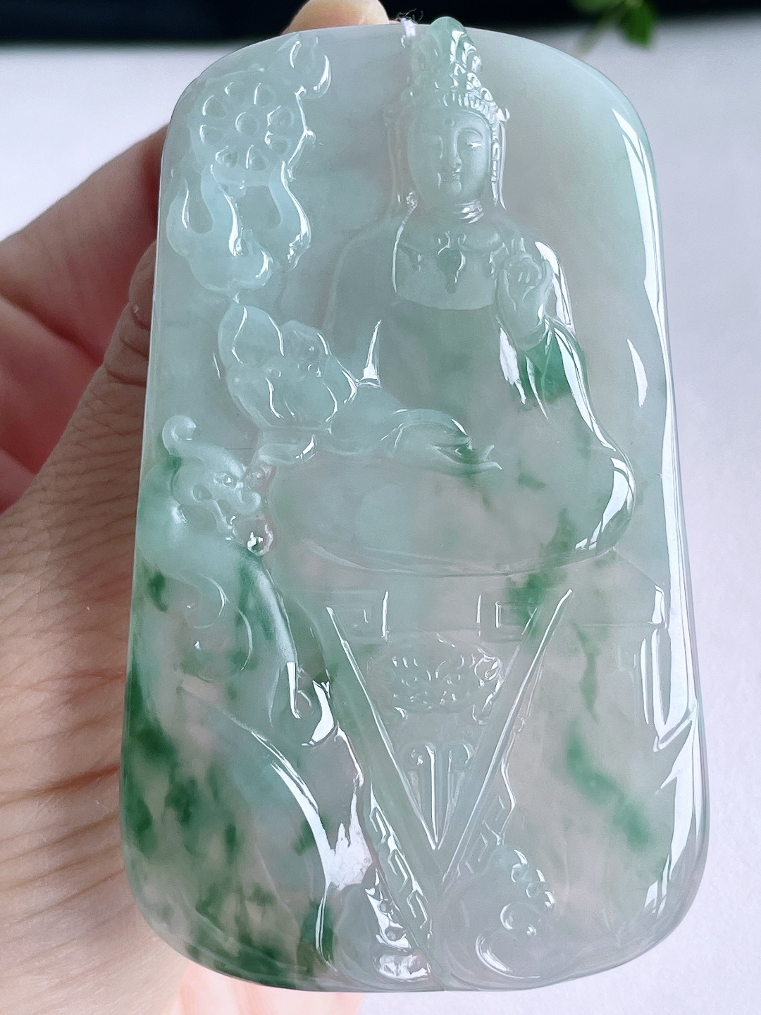 【裸石】糯冰飘花大势至菩萨持莲观音牌吊坠【说明】缅料 无裂 性比高【尺寸】73.7-43.8-5.