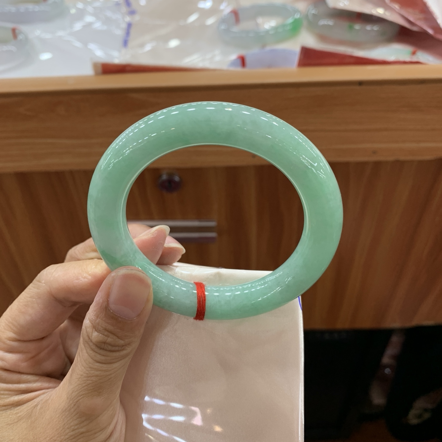 052006MMJ 豆绿圆条翡翠手镯 55.1-11.3