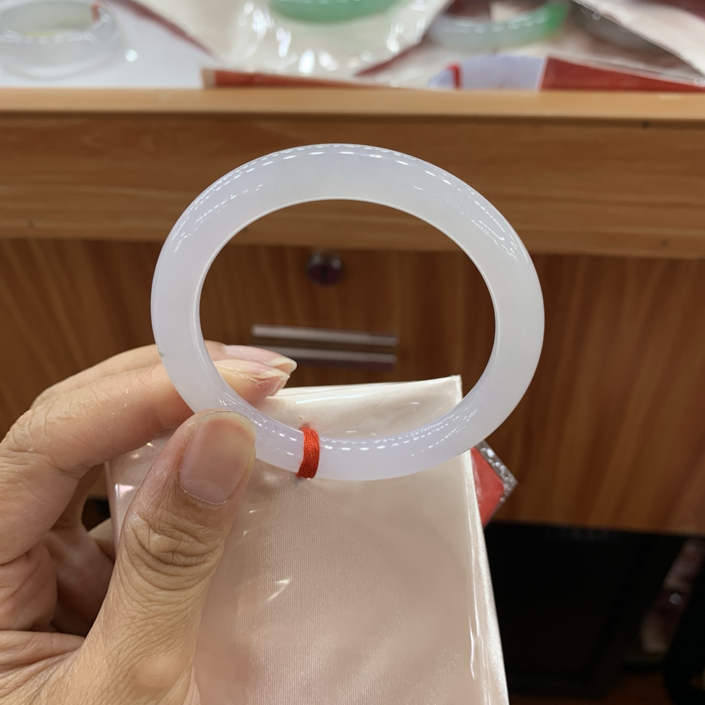 052005XY 飘花圆条翡翠手镯 50.8-7.9