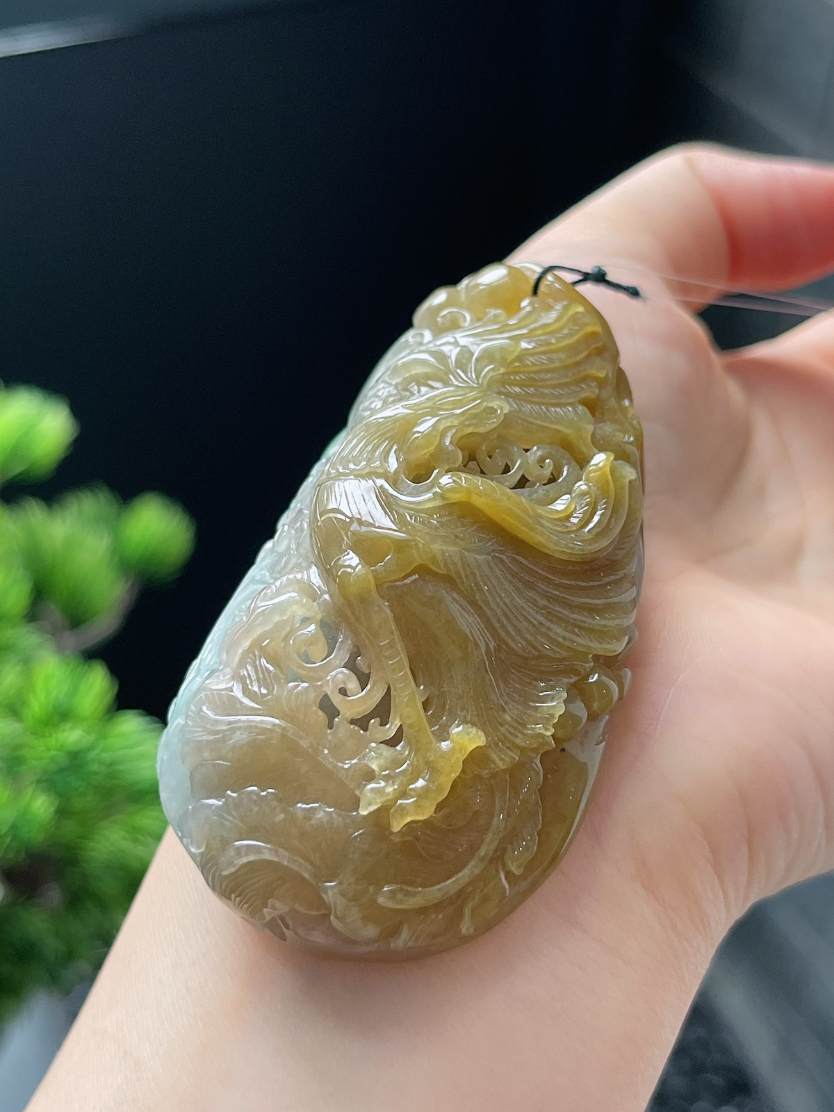 翡翠糯化种黄色吊坠