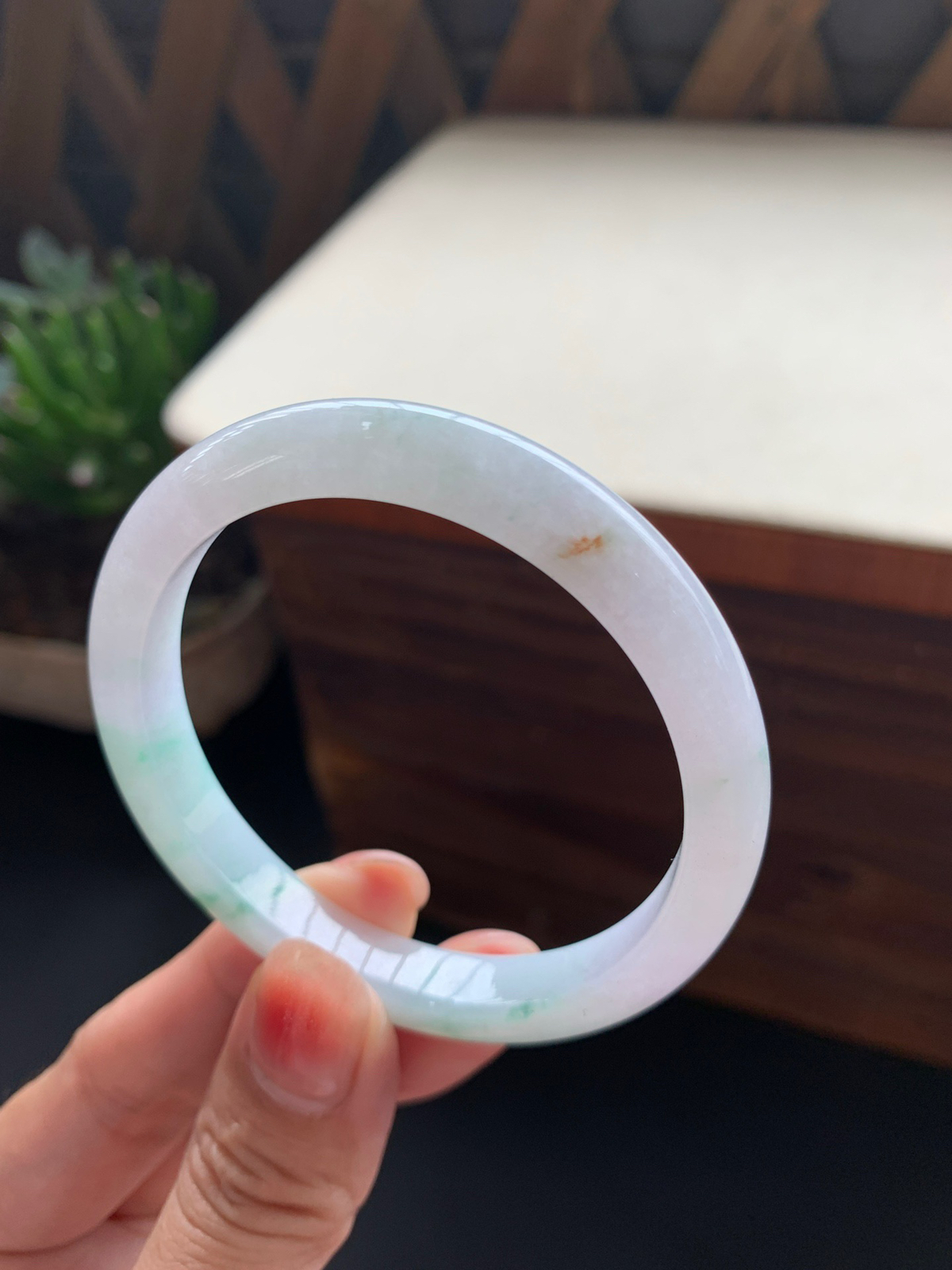 53圈口飘绿贵妃翡翠手镯 ⭕️53-50-8.6-6.8