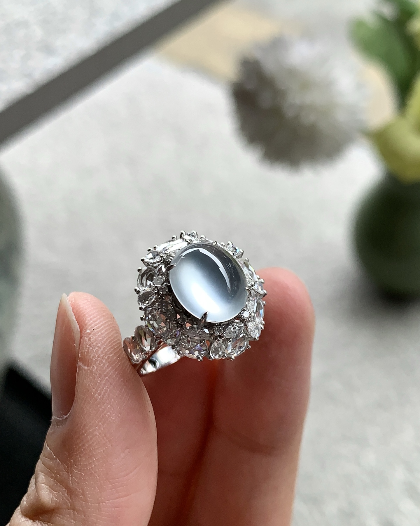 18k金镶嵌冰蛋面戒指，尺寸17.3×16.1×11.7裸石10.4×8.8×3.1圈口13