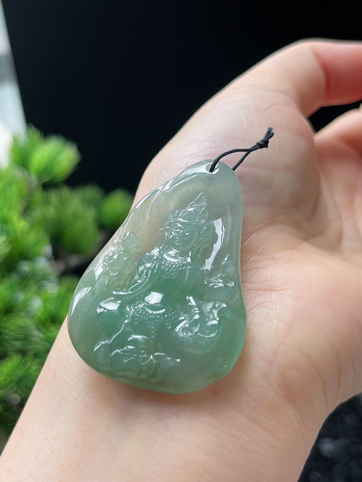 翡翠冰糯种淡绿色吊坠