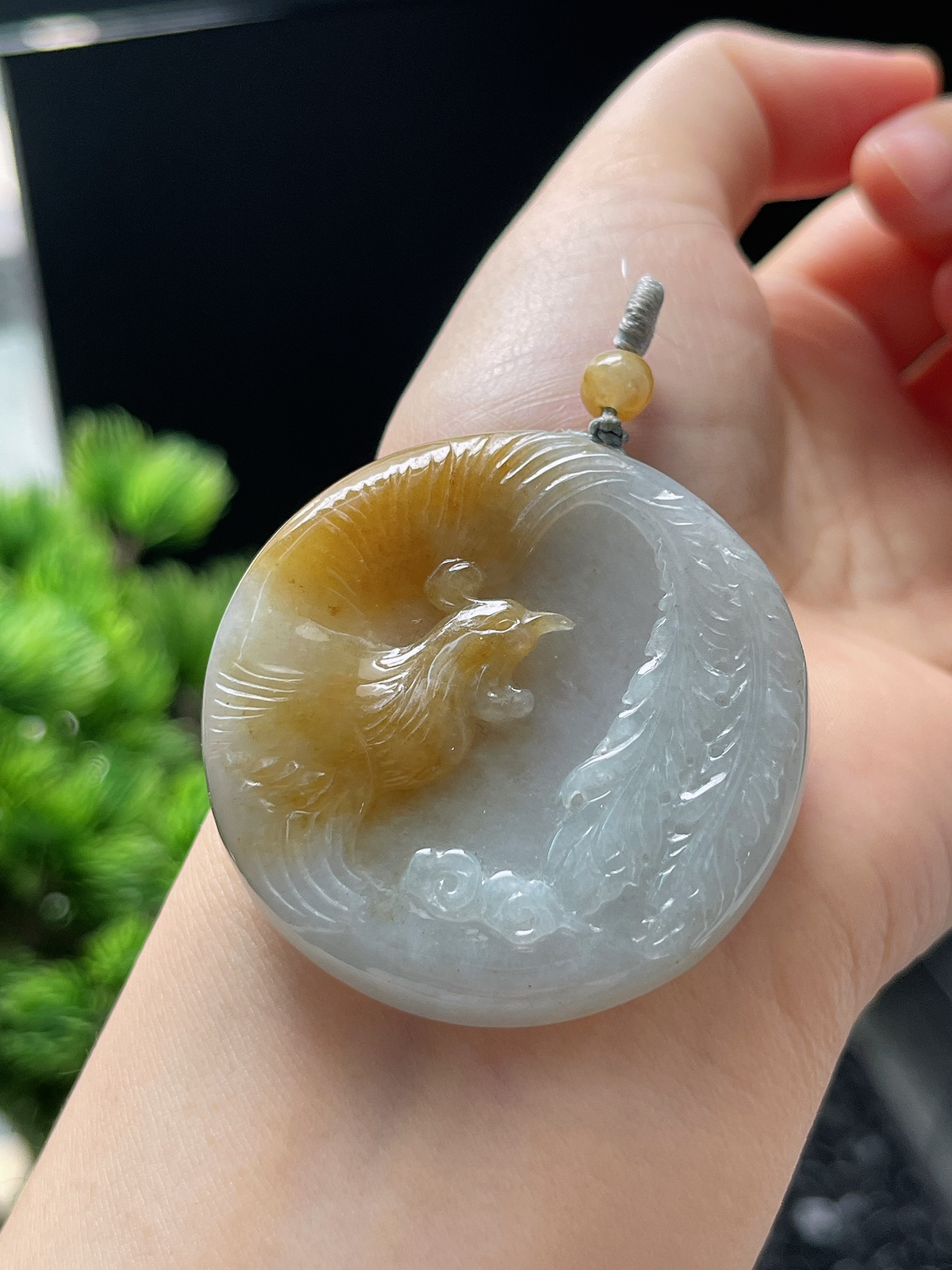 翡翠糯化种黄色吊坠