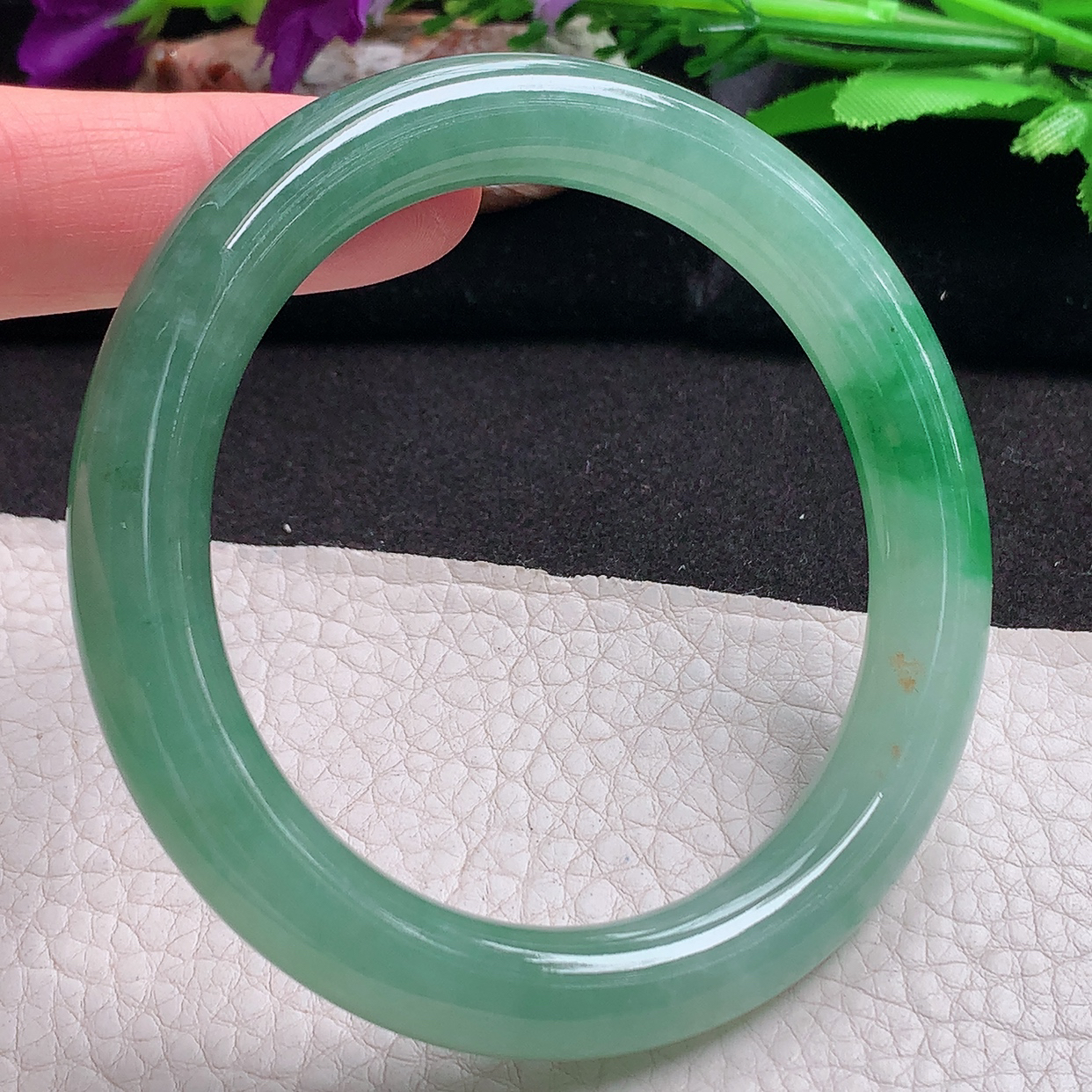 r实拍59*10.5美人镯 缅甸翡翠a货玉手镯冰胶辣绿圆条玉手环