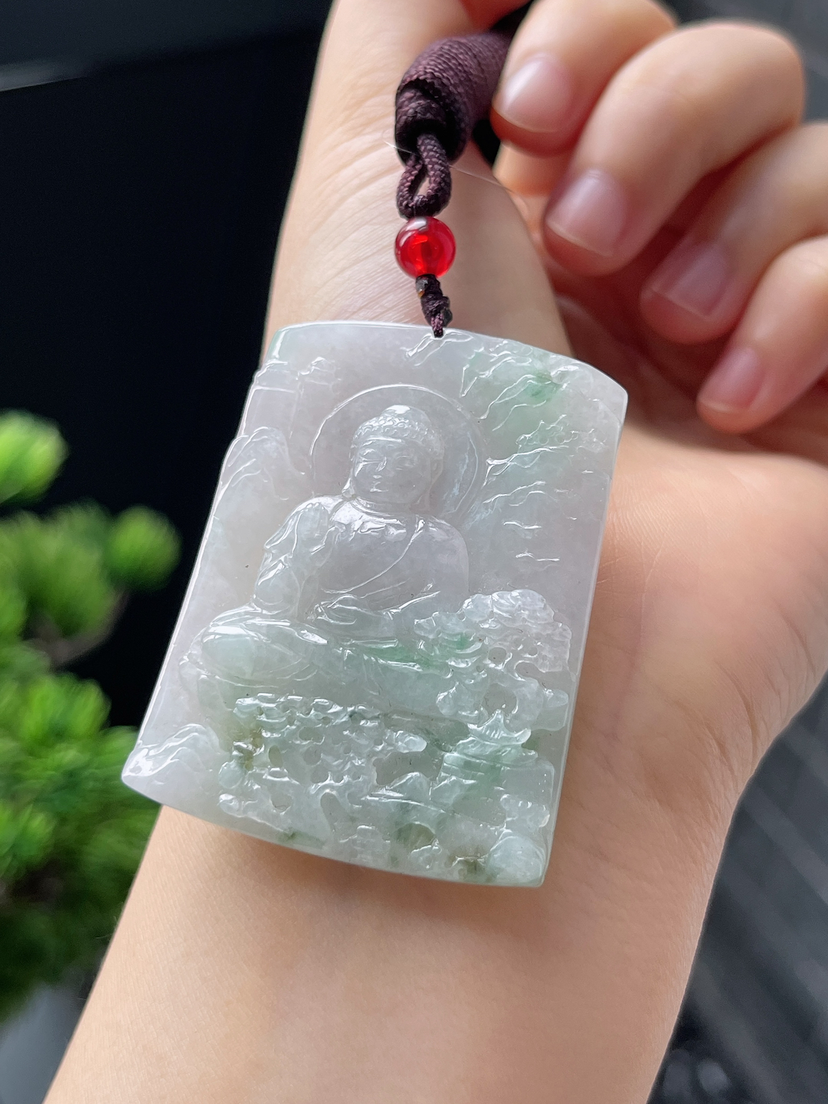 翡翠糯化种飘花观音吊坠