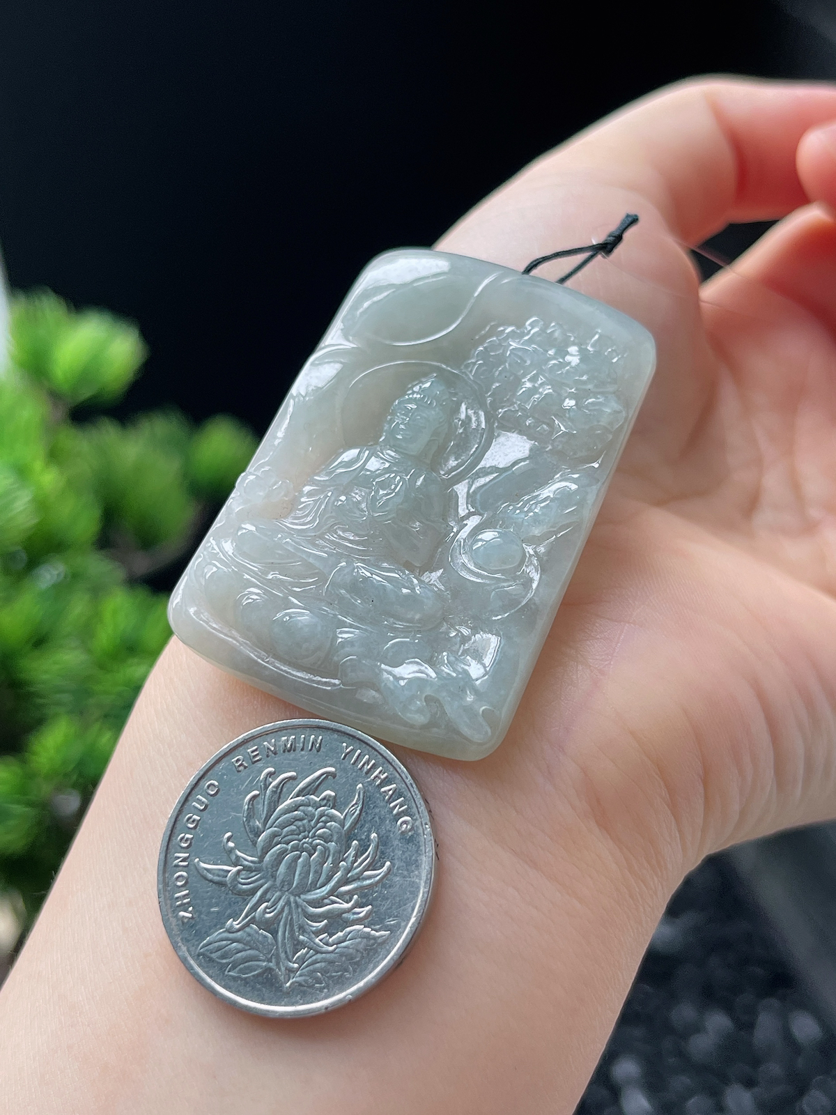 翡翠糯化种白色吊坠