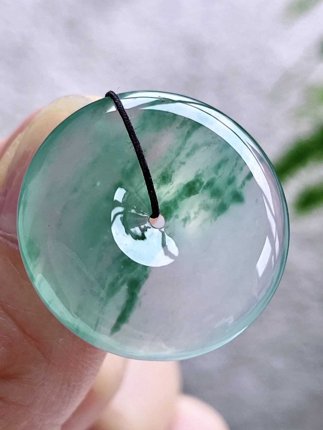 【裸石】高冰飘花平安扣吊坠【说明】缅料 无裂 性比高【尺寸】25-5.7【重量】7.4克