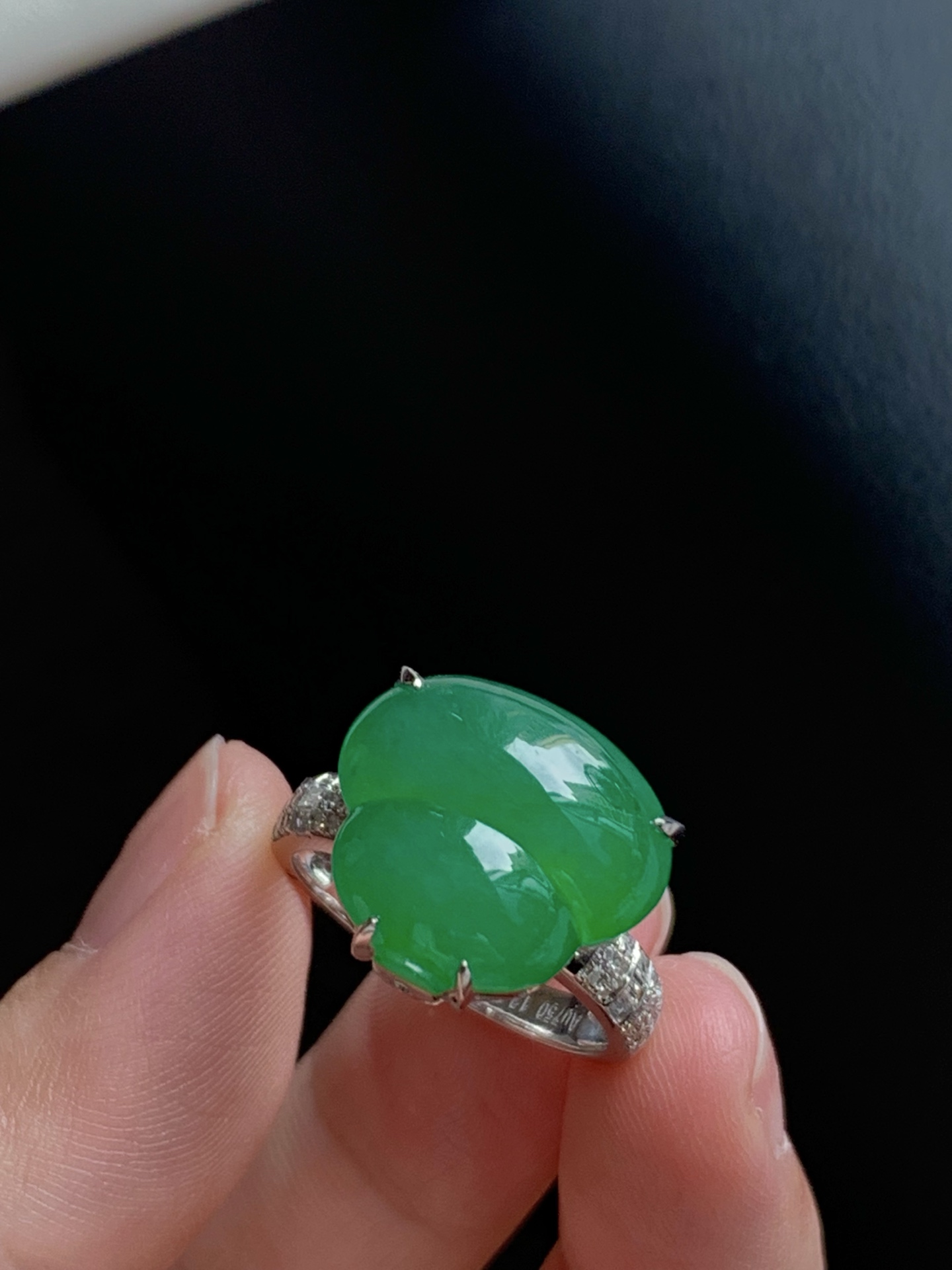️【18k金镶嵌葫芦戒指】种老细腻，色阳浓郁起胶尺寸：圈口：14，成品：14*15.2*8.9，裸石：14*15.2,a39520