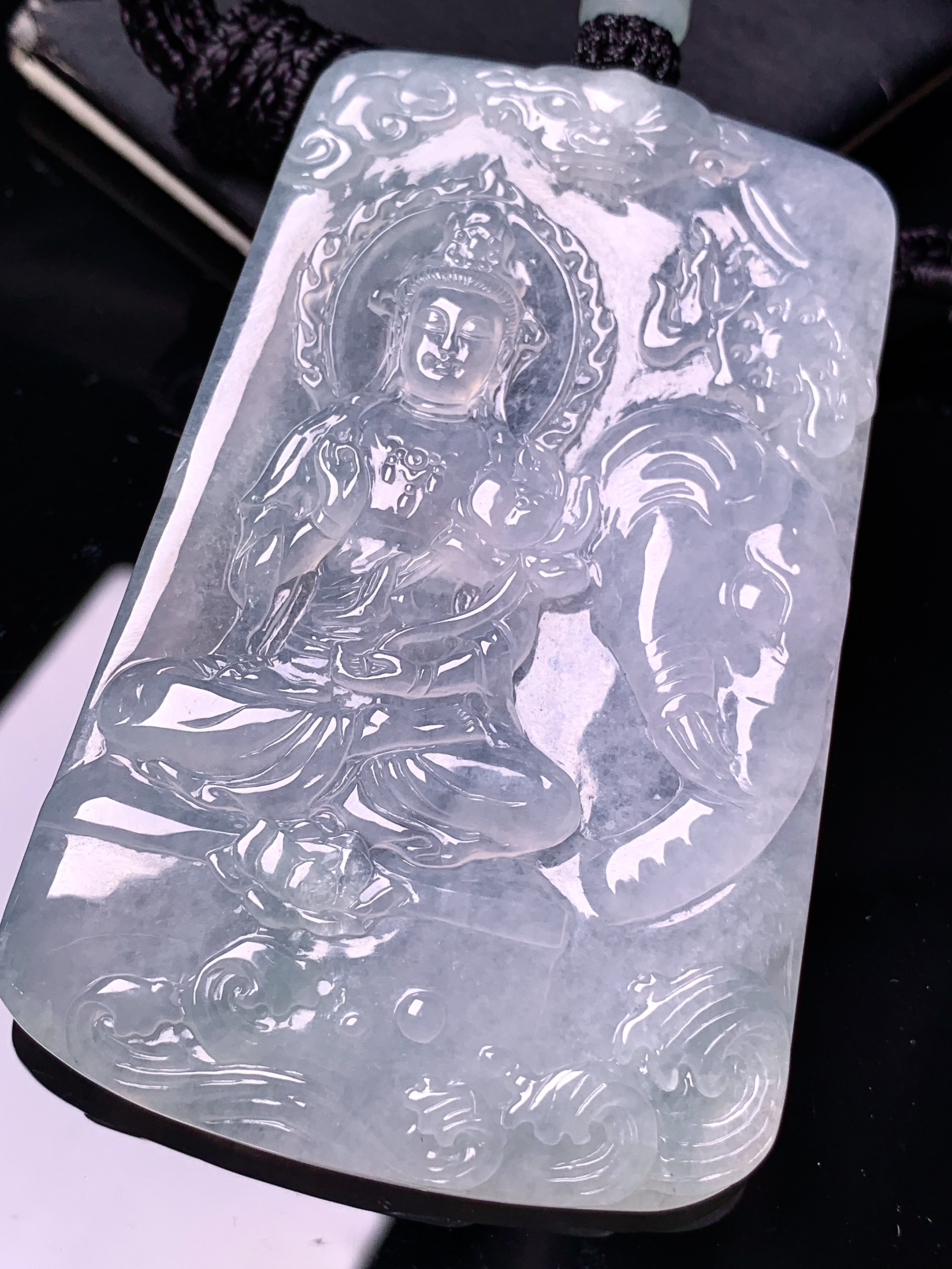 冰种普贤观音菩萨吊坠 玉质细腻 色泽艳丽清新 水润亮眼 整体尺寸71.5*44.5*5.8 a2