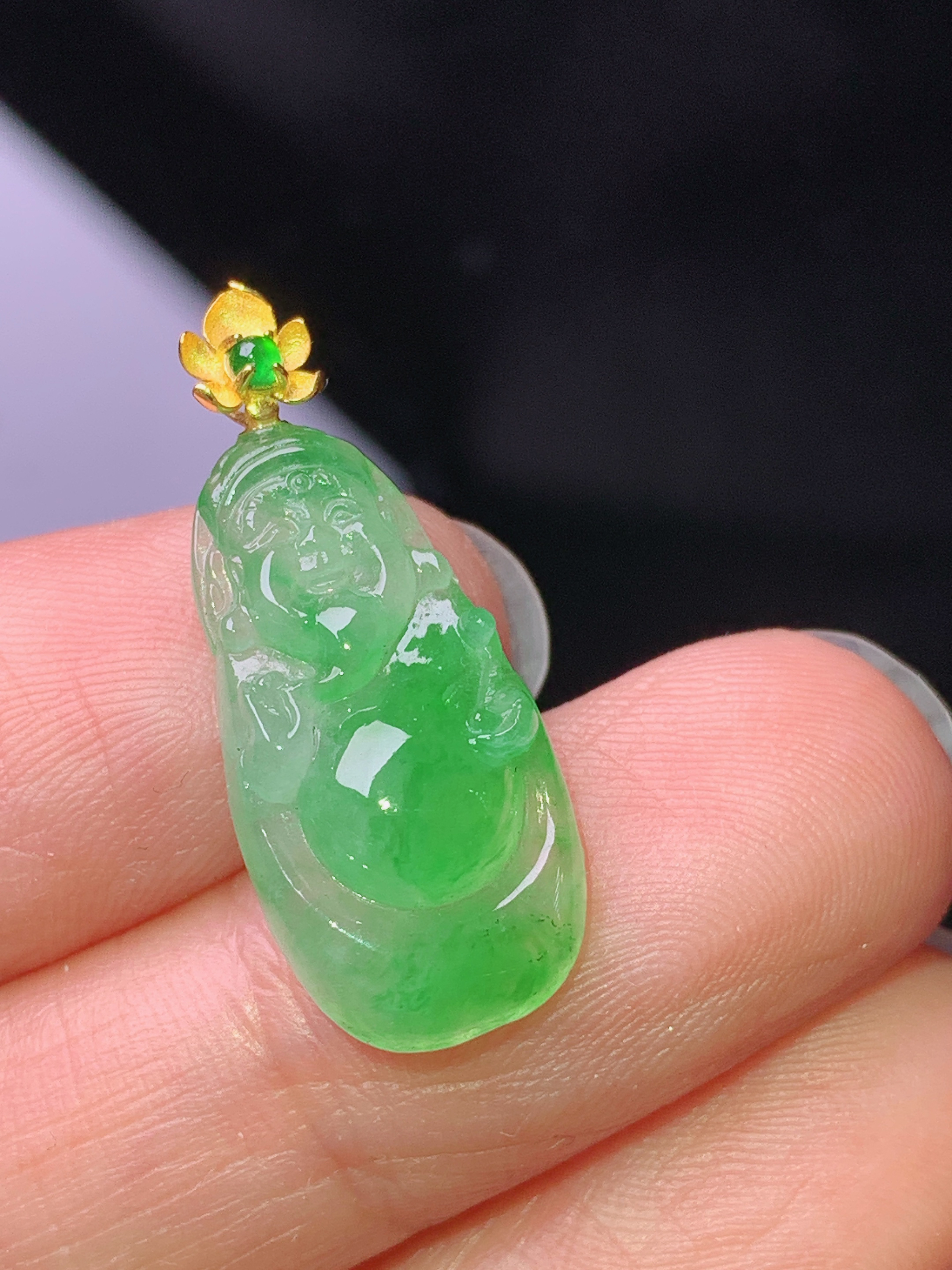 18k金镶嵌冰阳绿财神吊坠 玉质细腻 色泽艳丽清新 水润亮眼 整体尺寸26*10.5*4.6 t1