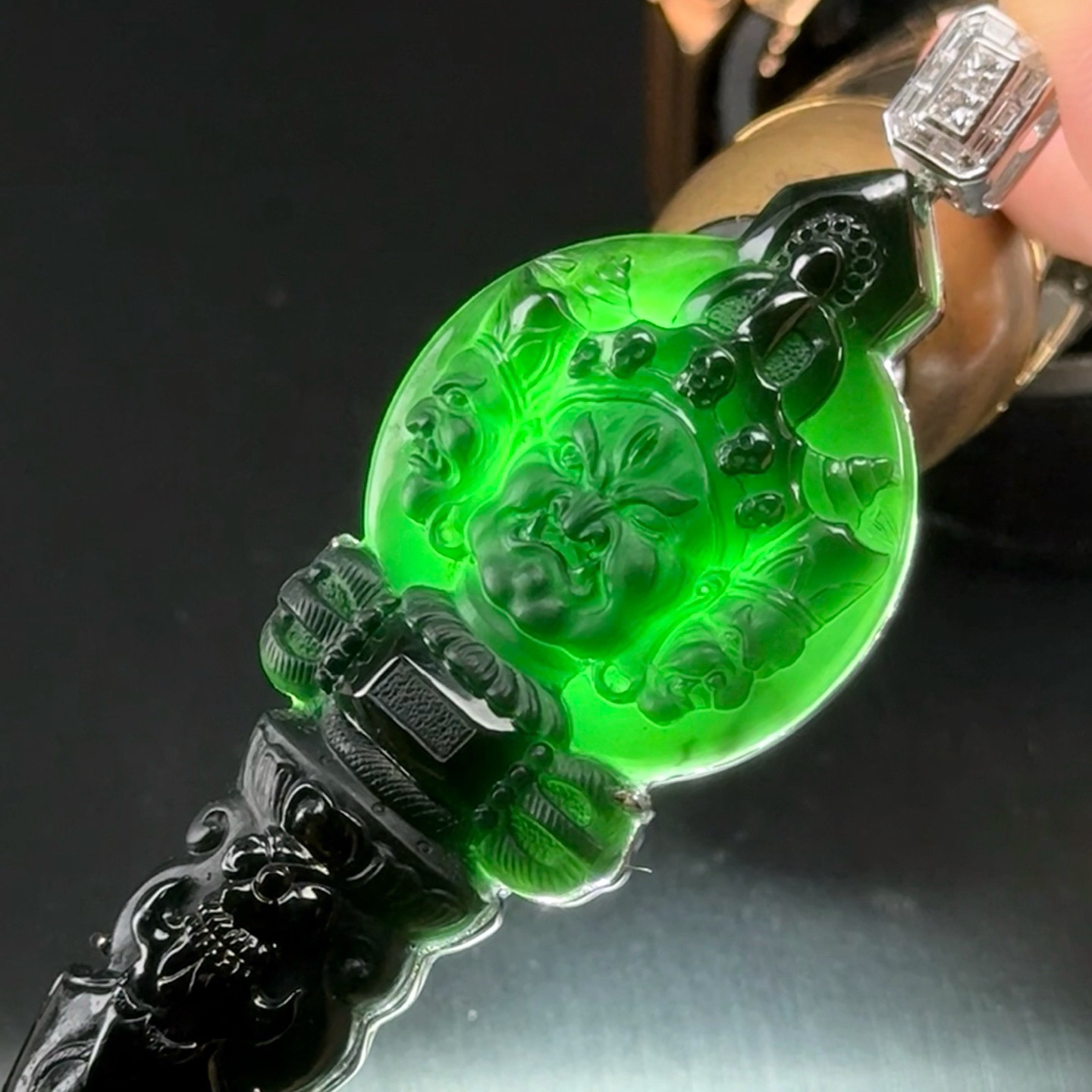 精品18k墨翠降魔杵 种好色正 黑度极好 打灯通透 油性十足  尺寸83.3
