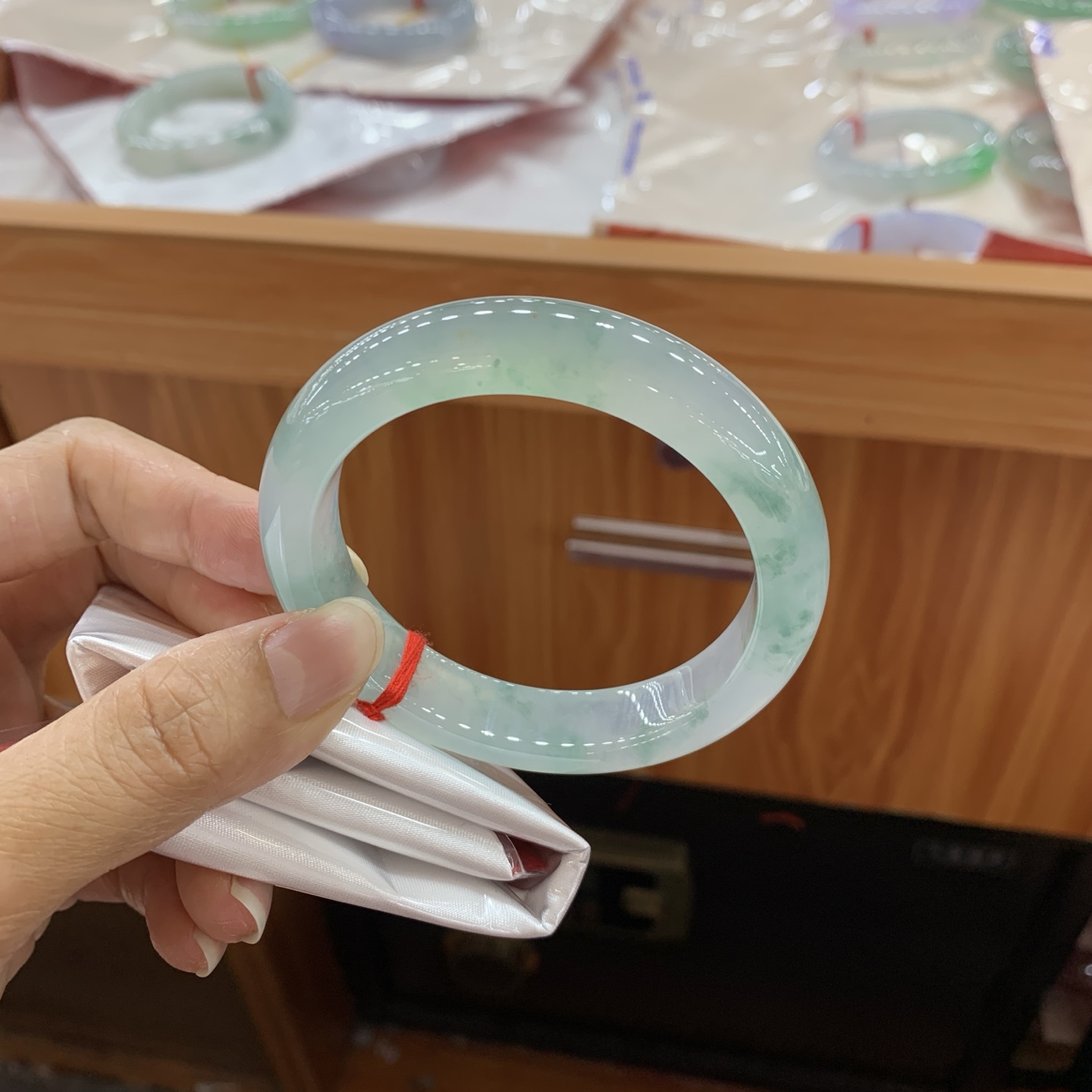 051364WJ 冰飘花正圈翡翠手镯 57.1-13.1-9