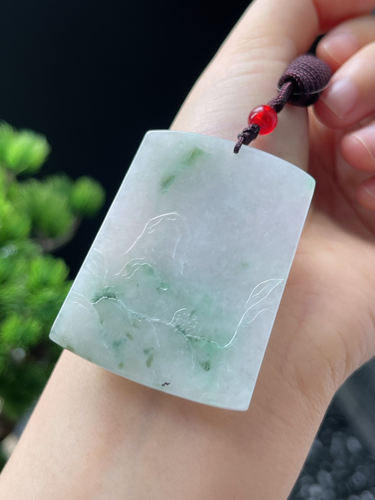 翡翠糯化种飘花观音吊坠