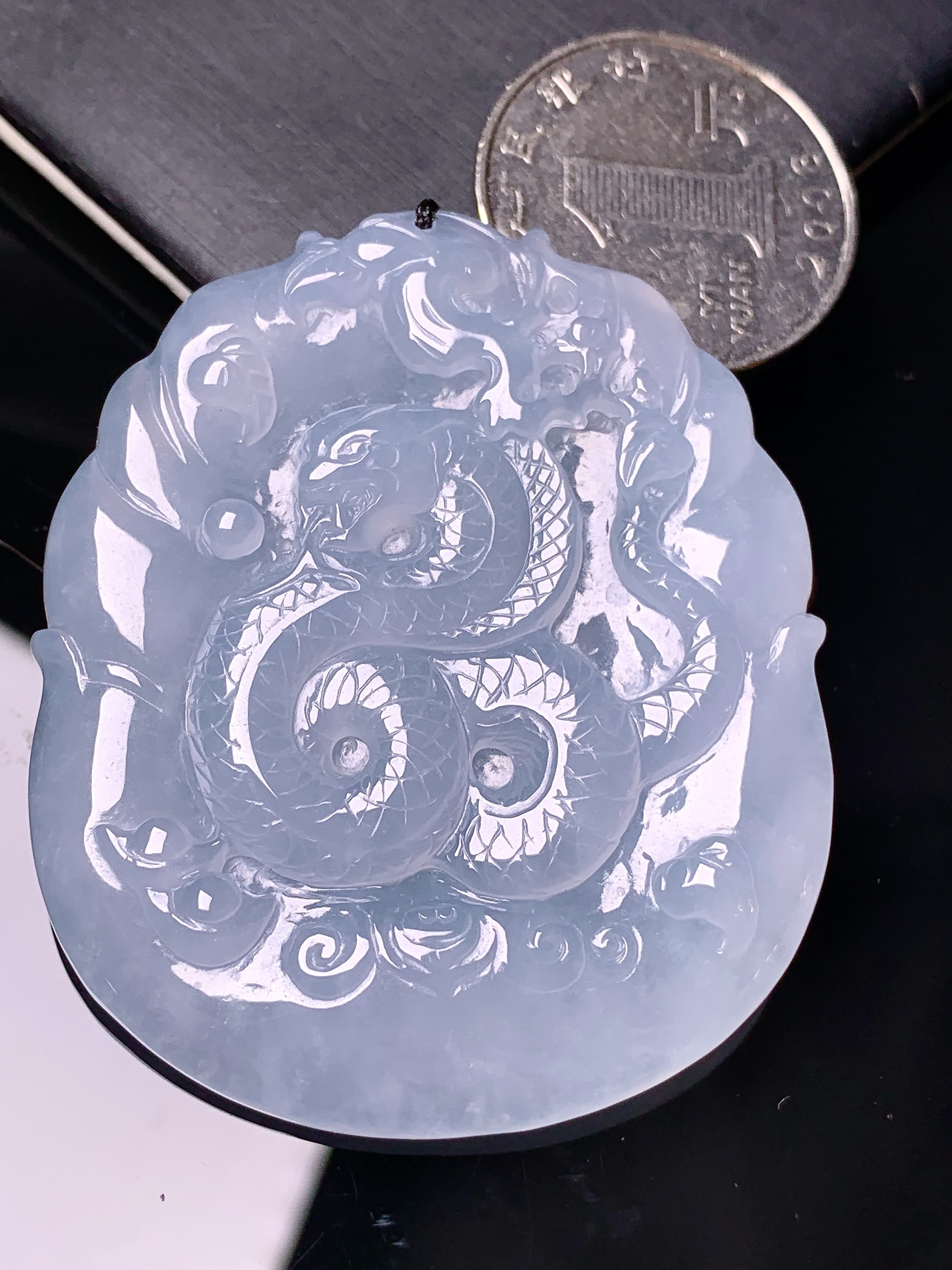 冰种淡蓝生肖蛇吊坠 玉质细腻 色泽艳丽清新 水润亮眼 整体尺寸52.8*44.2*5.6 b2