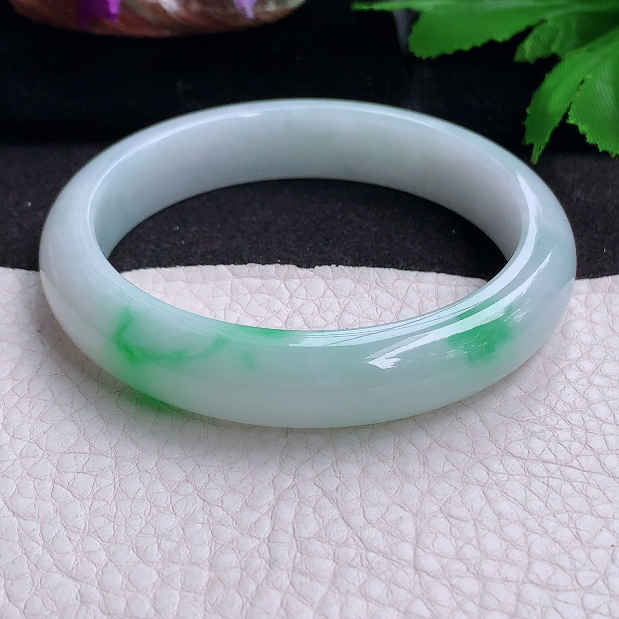 yh大圈口60*12.8*8.5白底青镯 缅甸翡翠a货玉手镯胶感飘阳绿正圈玉手环