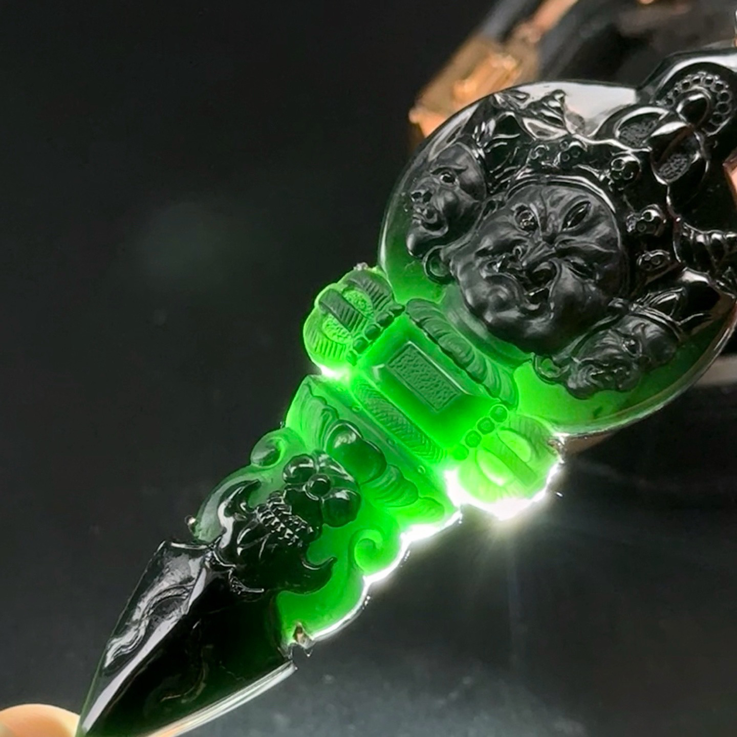 精品18k墨翠降魔杵 种好色正 黑度极好 打灯通透 油性十足  尺寸83.3