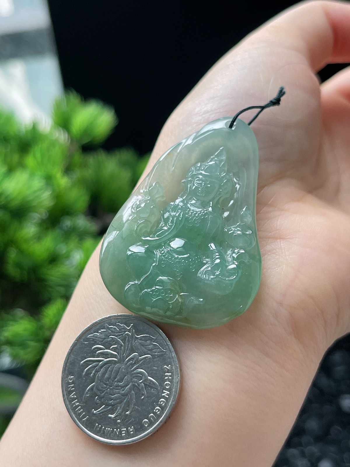 翡翠冰糯种淡绿色吊坠