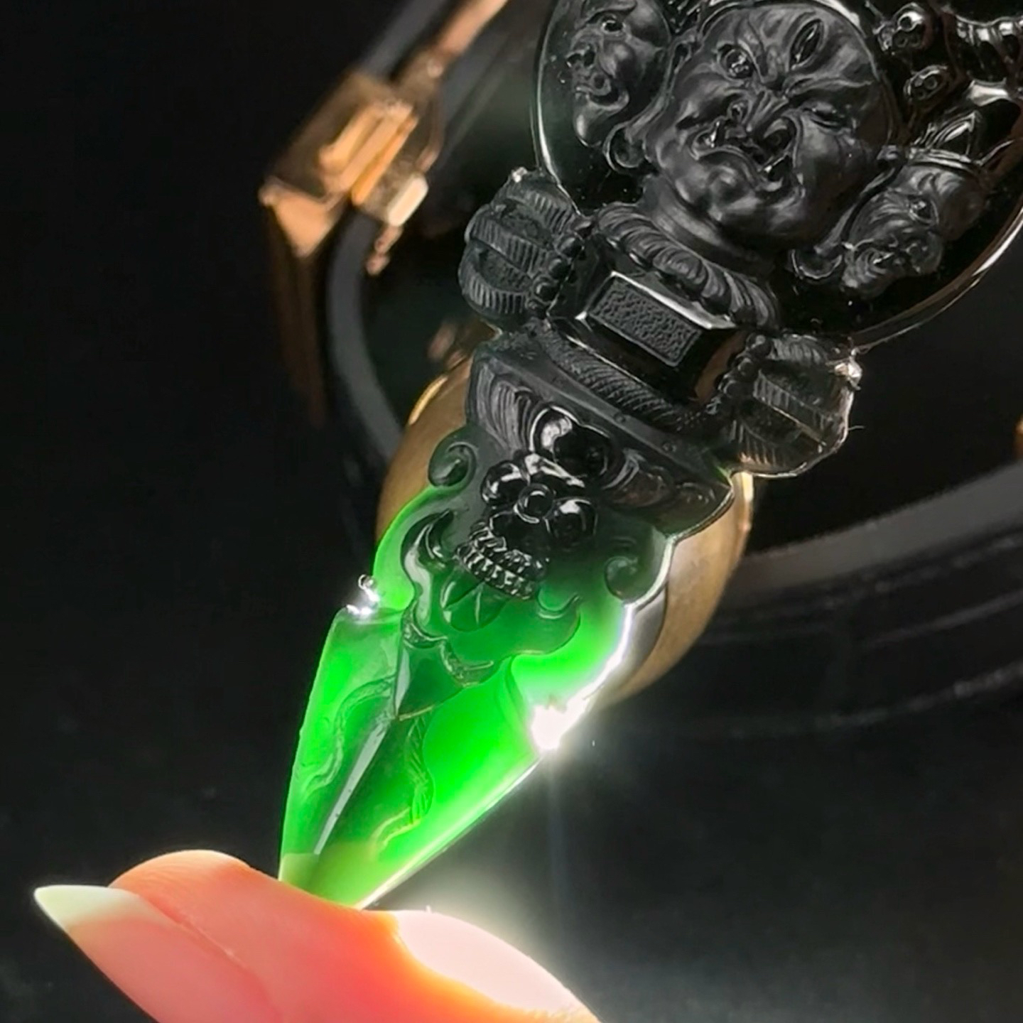 精品18k墨翠降魔杵 种好色正 黑度极好 打灯通透 油性十足  尺寸83.3