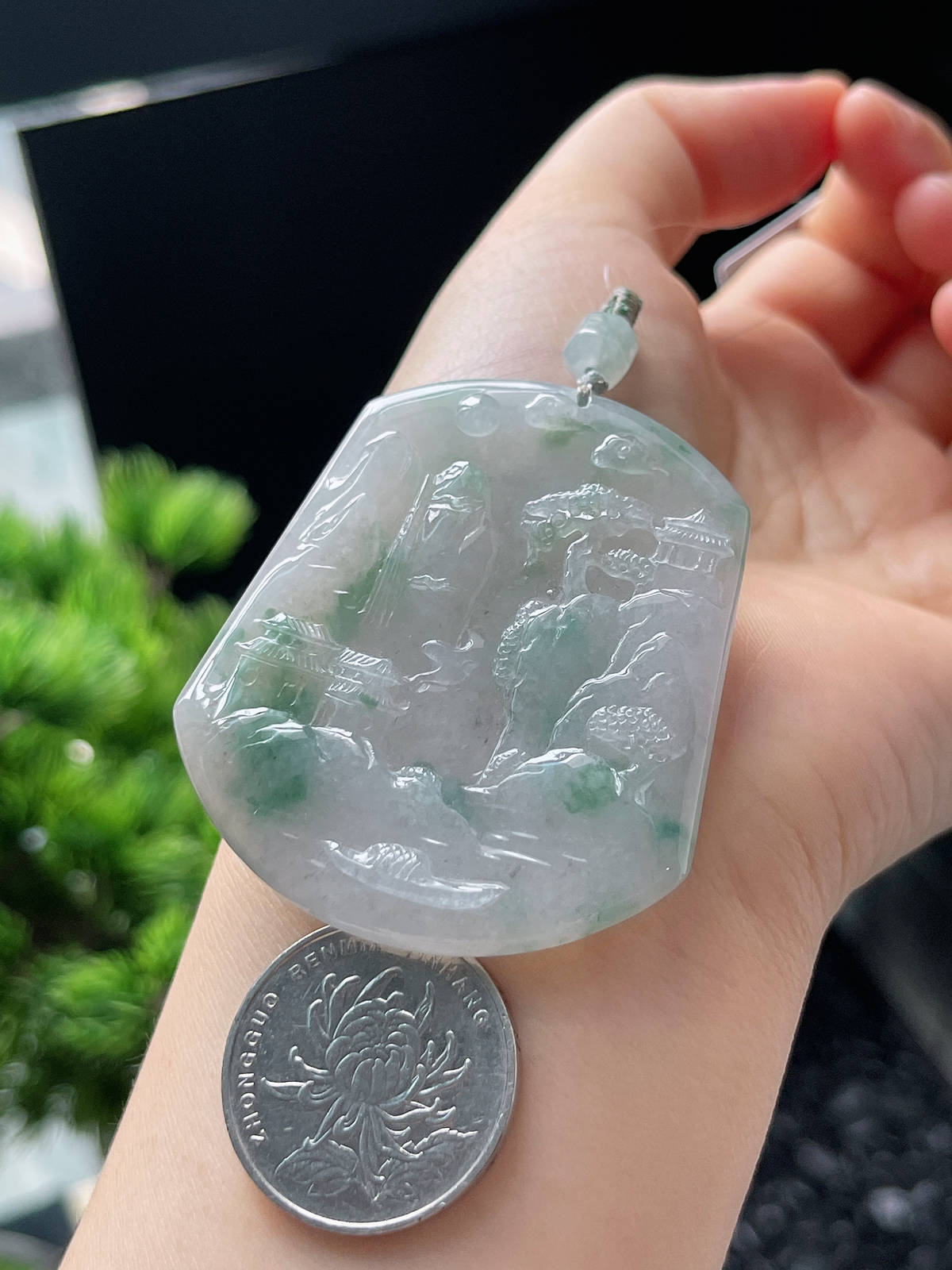 翡翠冰糯种飘绿山水牌