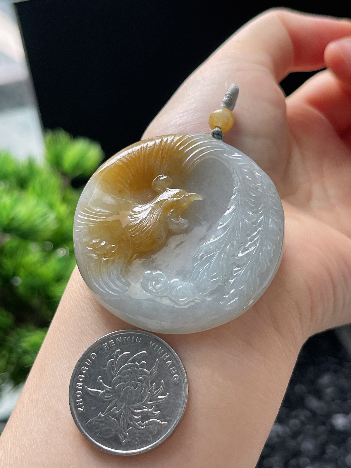 翡翠糯化种黄色吊坠