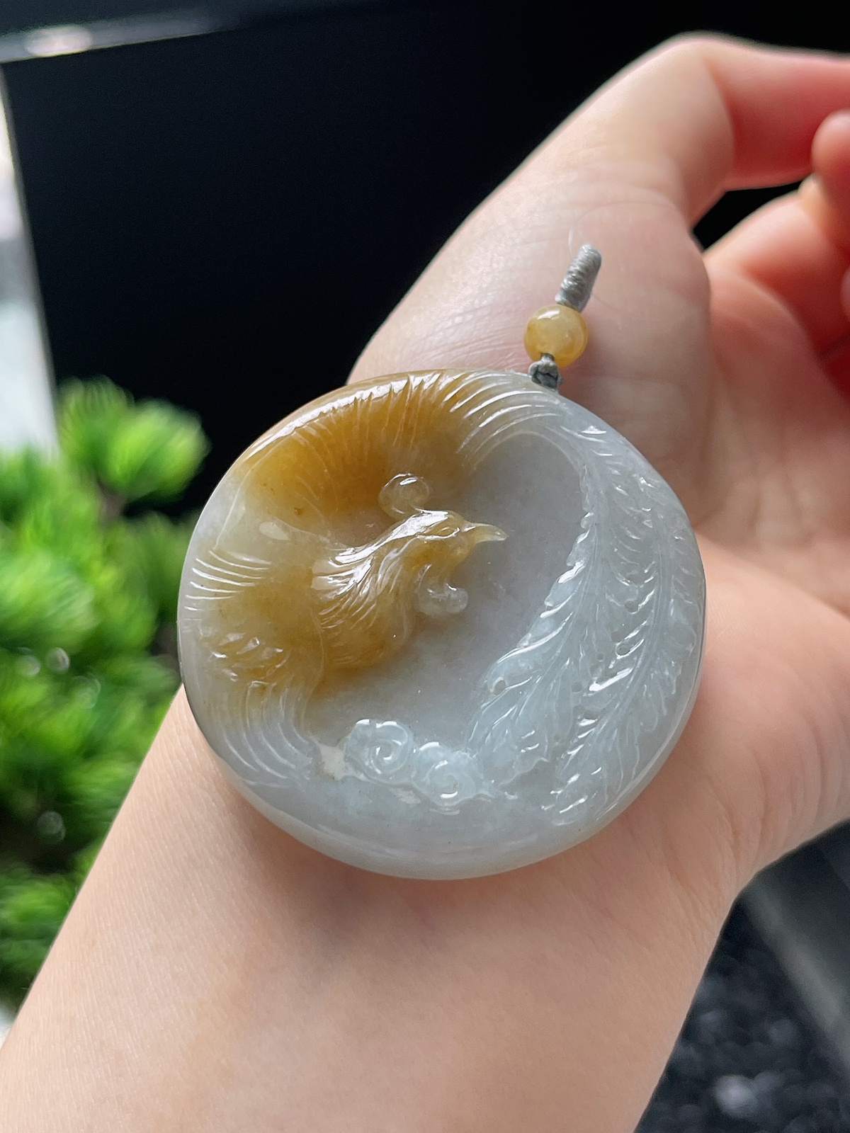 翡翠糯化种黄色吊坠