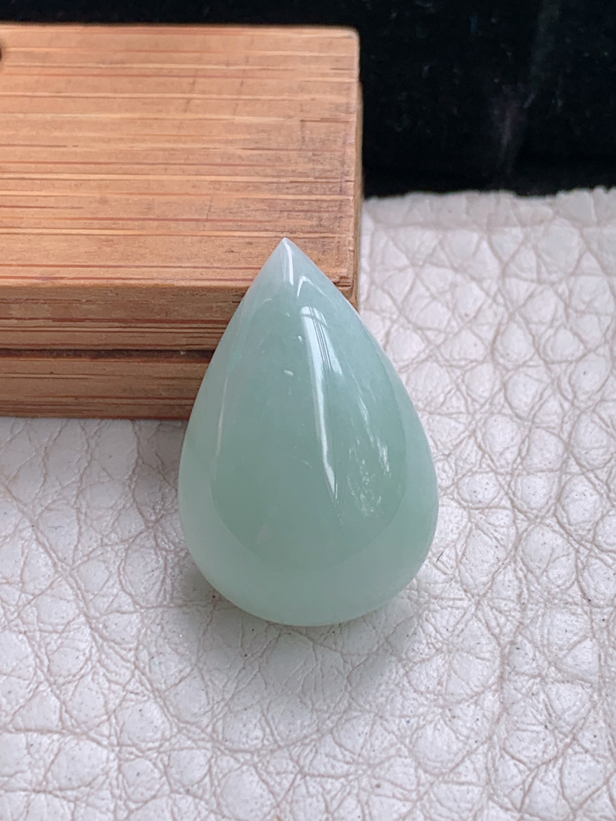 zz3实拍22*15*9天然缅甸翡翠冰润水滴吊坠