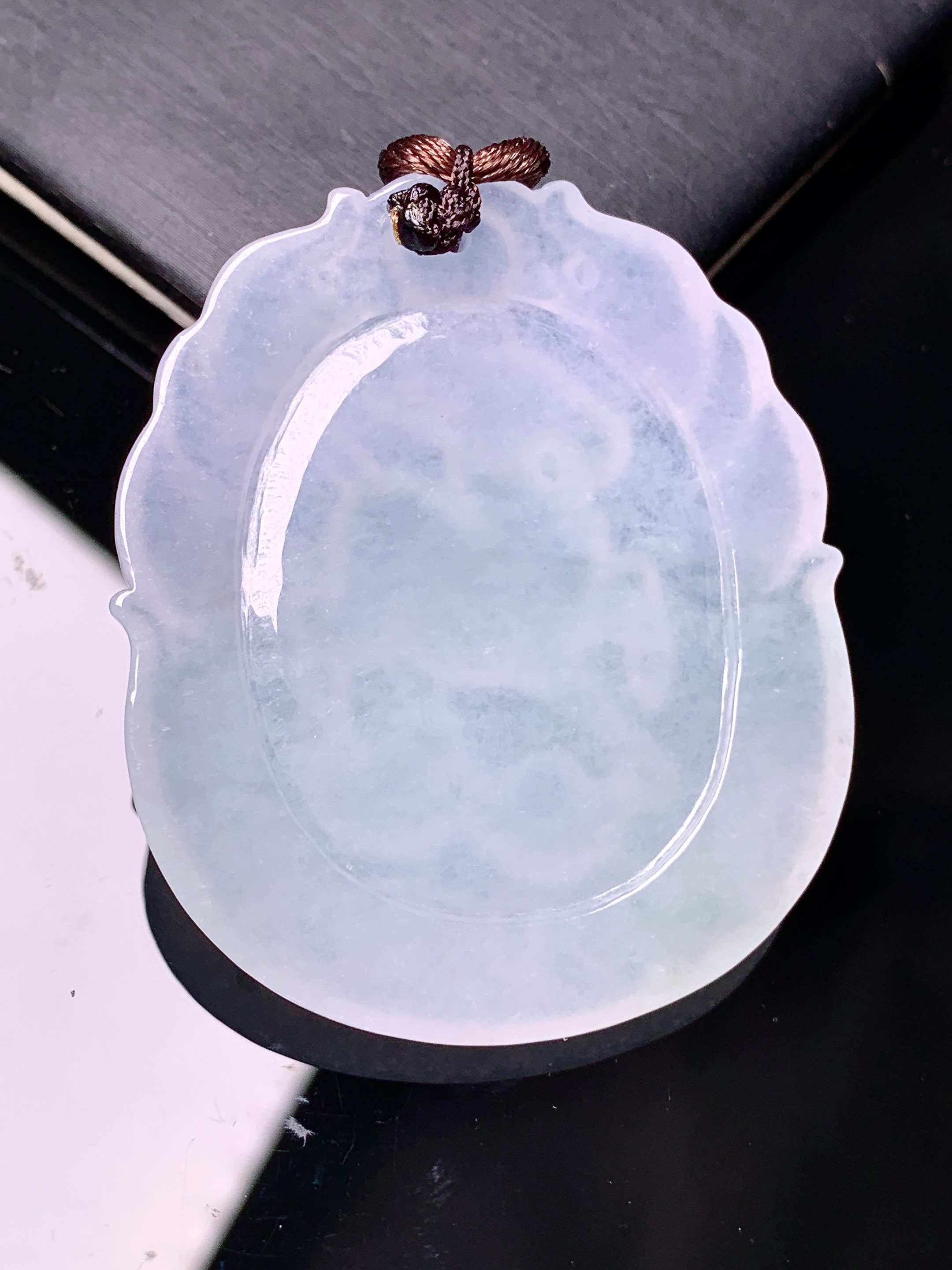 冰种生肖羊吊坠 玉质细腻 色泽艳丽清新 水润亮眼 整体尺寸48.5*41*6.2 b2