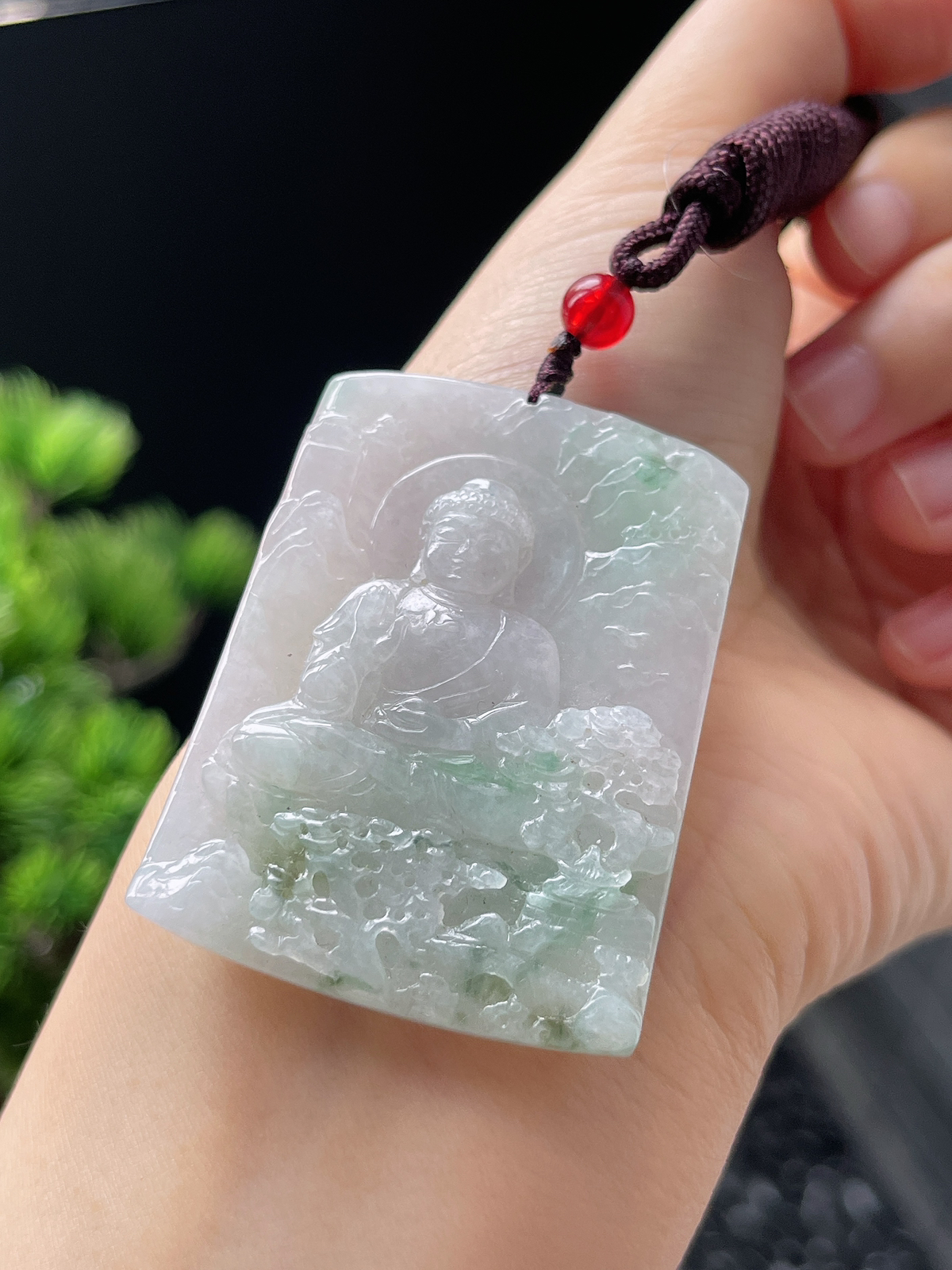 翡翠糯化种飘花观音吊坠