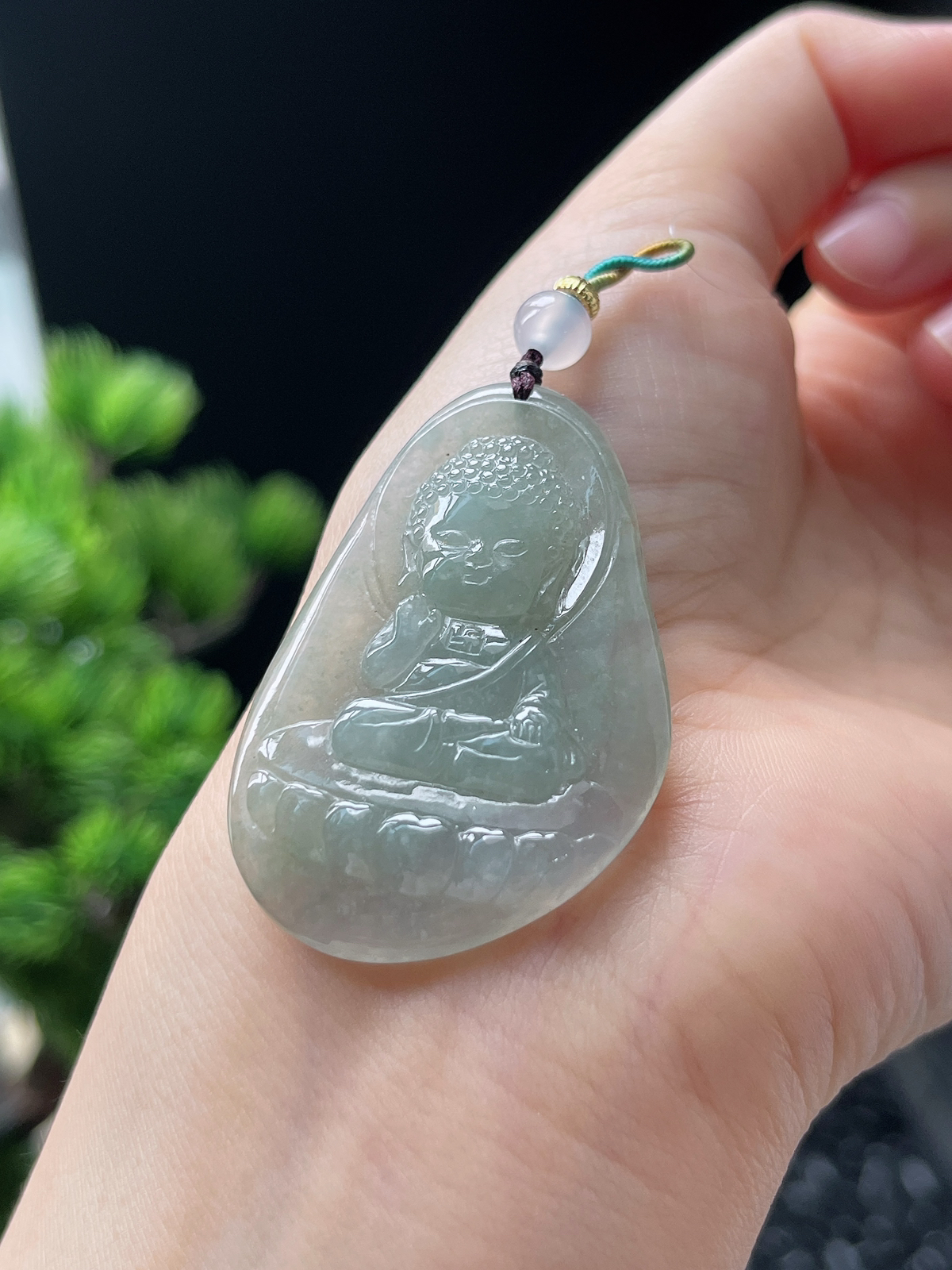 翡翠冰糯种淡绿色吊坠