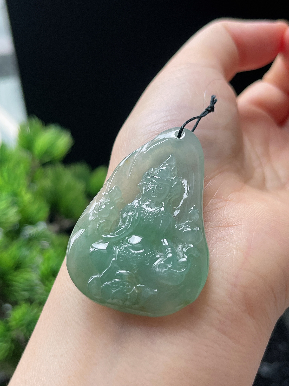 翡翠冰糯种淡绿色吊坠
