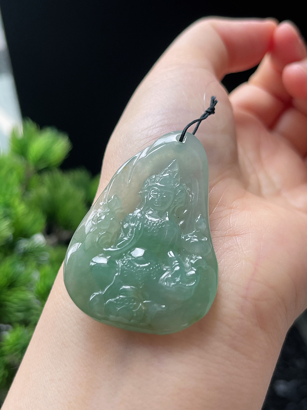 翡翠冰糯种淡绿色吊坠