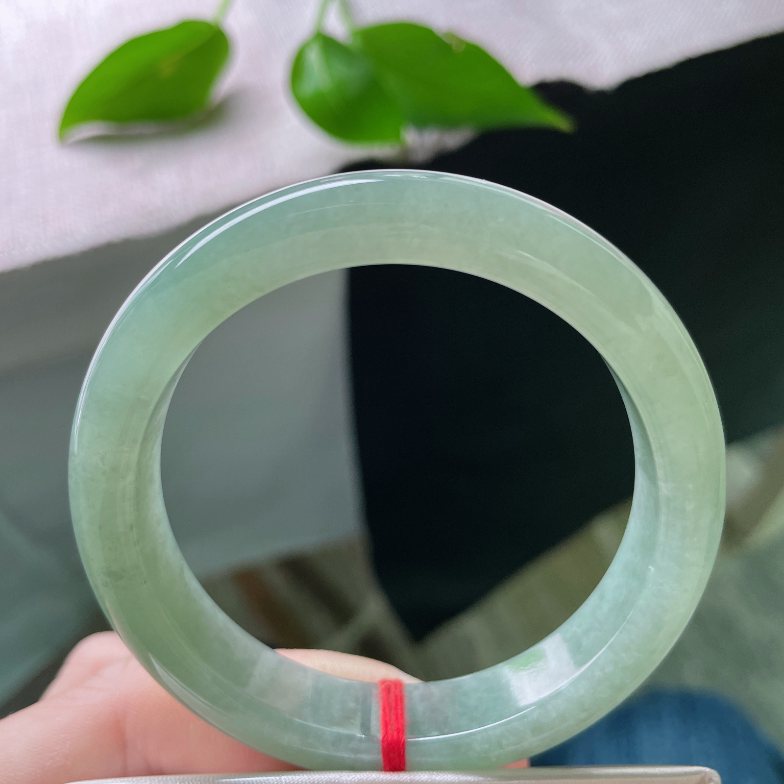 55.6/12.1/8.4绿底正圈，冰润细腻，清雅简约，不食人间烟火的贵气，ss53512a..