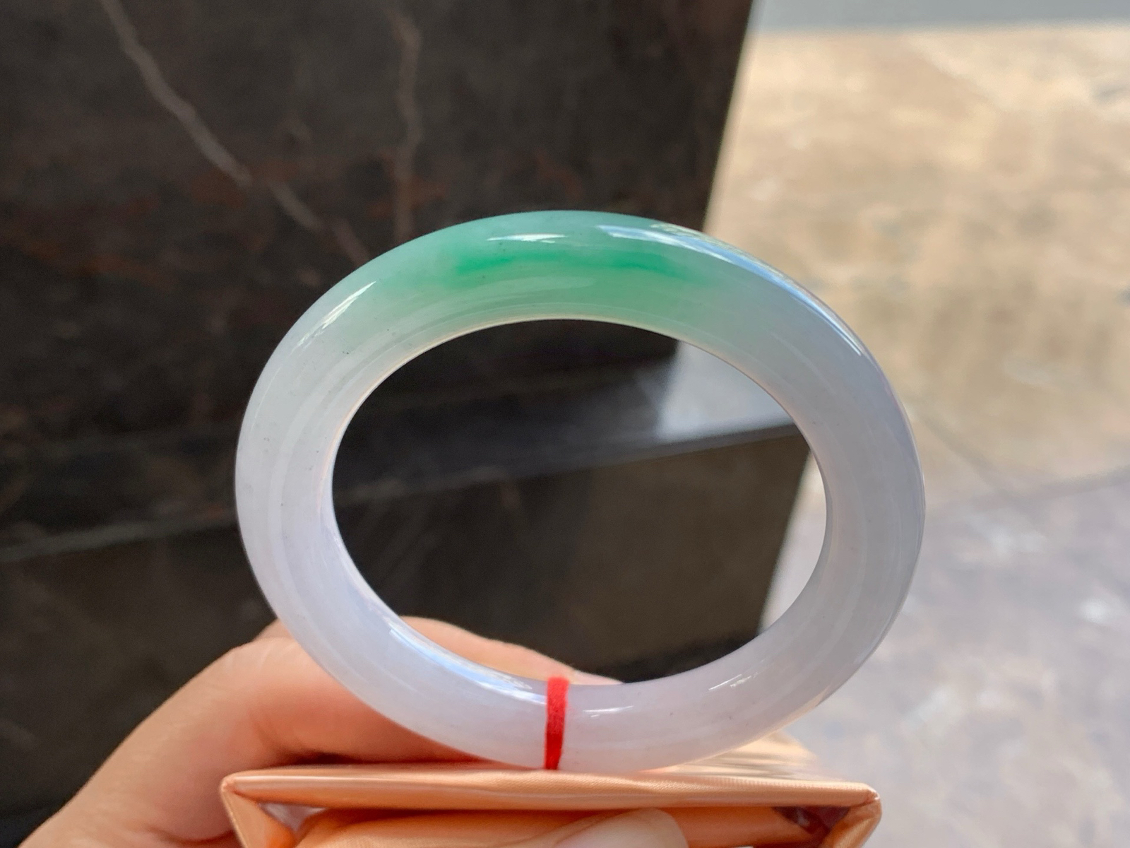 54-10.5

飘绿圆条手镯^_^色阳
