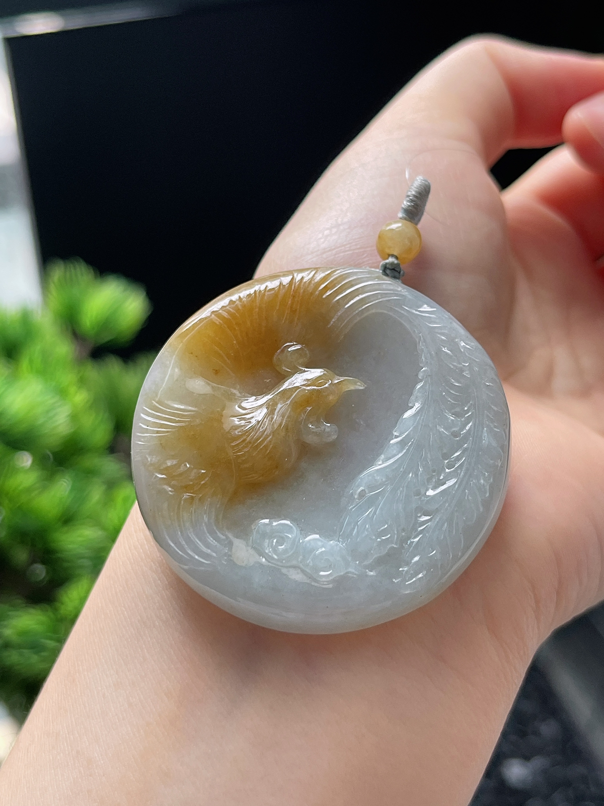 翡翠糯化种黄色吊坠