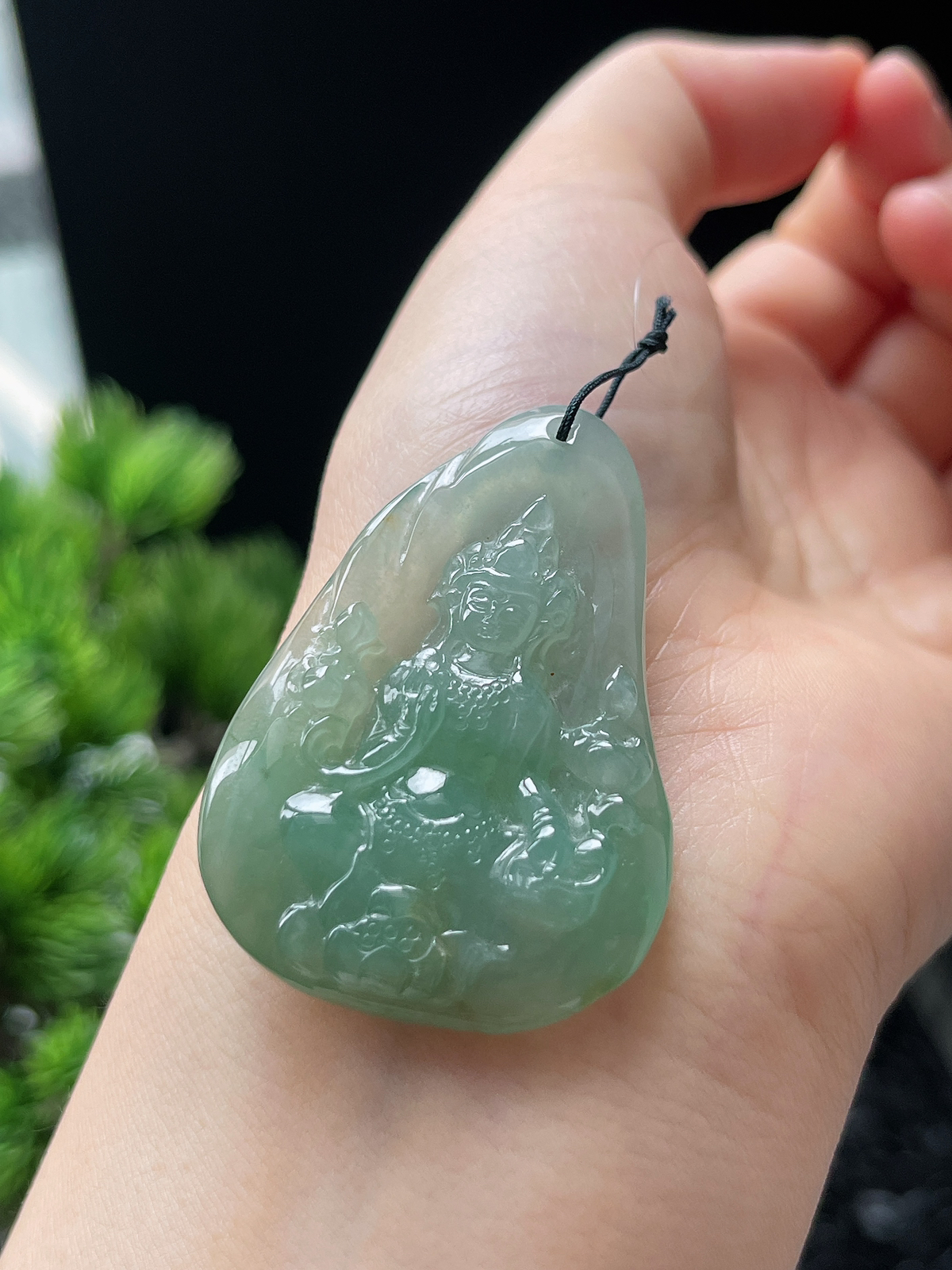 翡翠冰糯种淡绿色吊坠