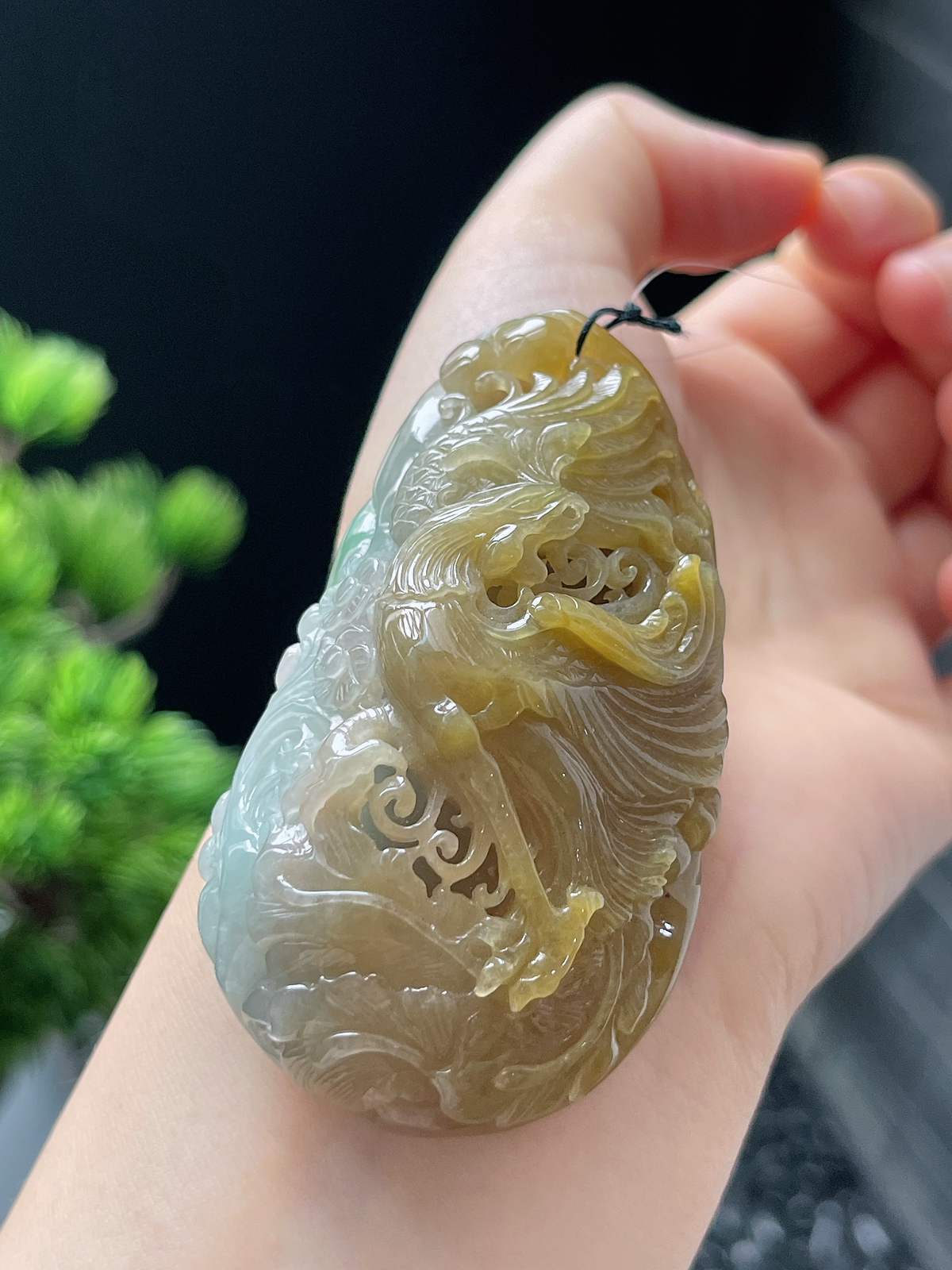 翡翠糯化种黄色吊坠