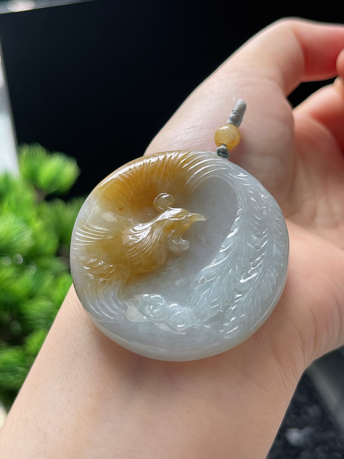 翡翠糯化种黄色吊坠