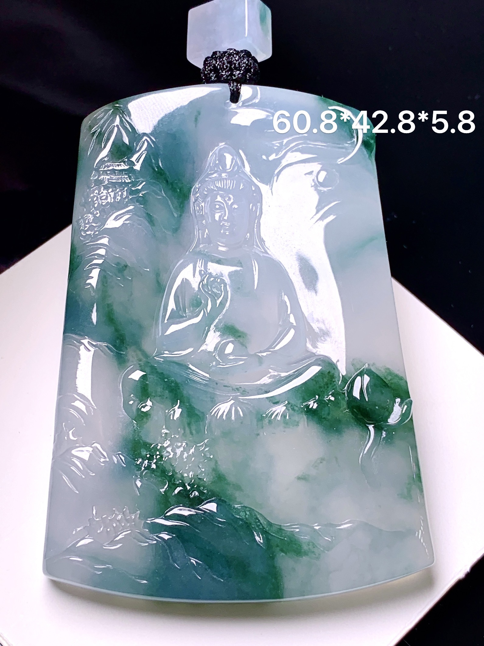 飘绿观音菩萨吊坠 玉质细腻 色泽艳丽清新 水润亮眼 整体尺寸60.8*42.8*5.8 a2