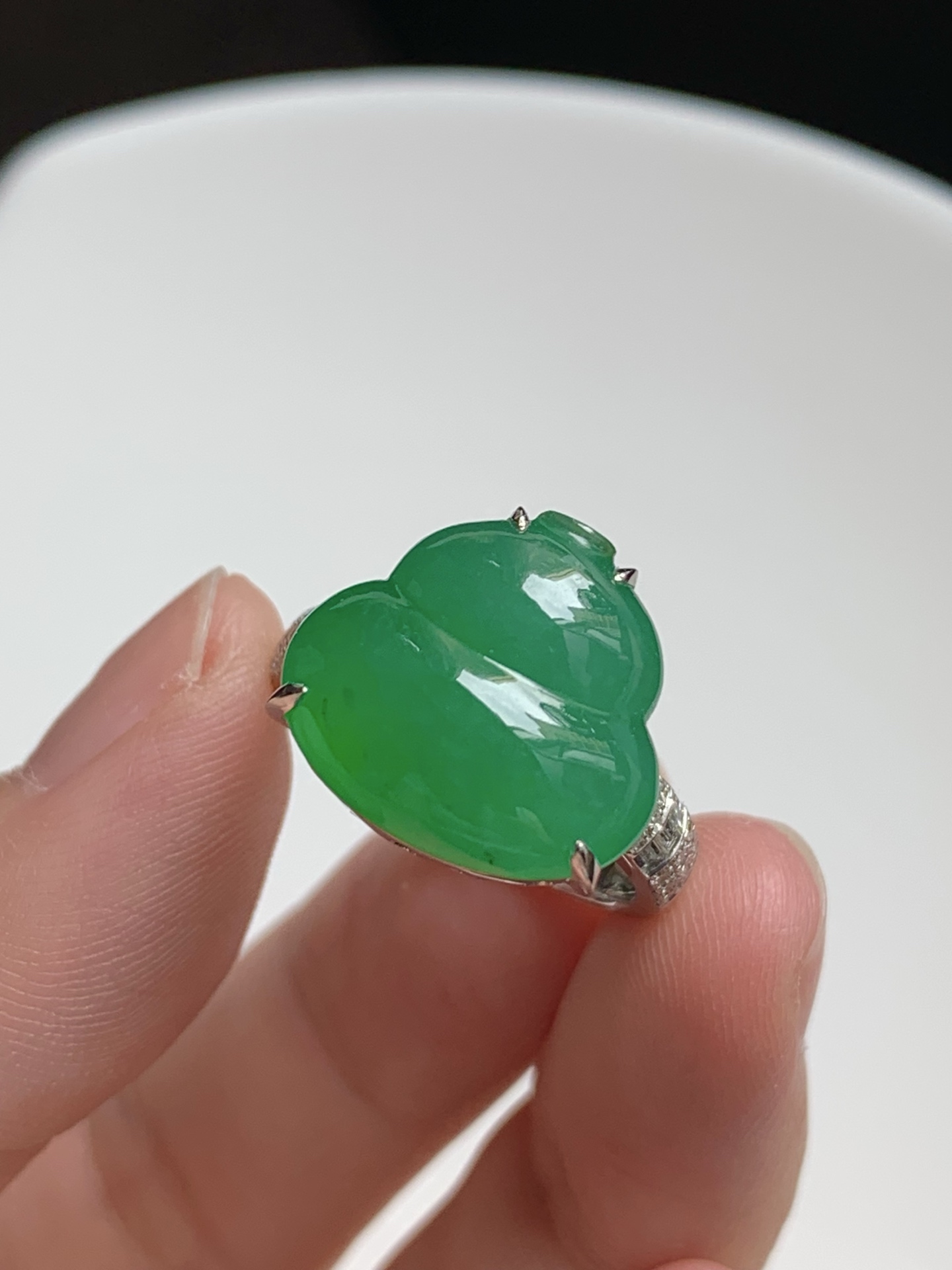 ️【18k金镶嵌葫芦戒指】种老细腻，色阳浓郁起胶尺寸：圈口：14，成品：14*15.2*8.9，裸石：14*15.2,a39520