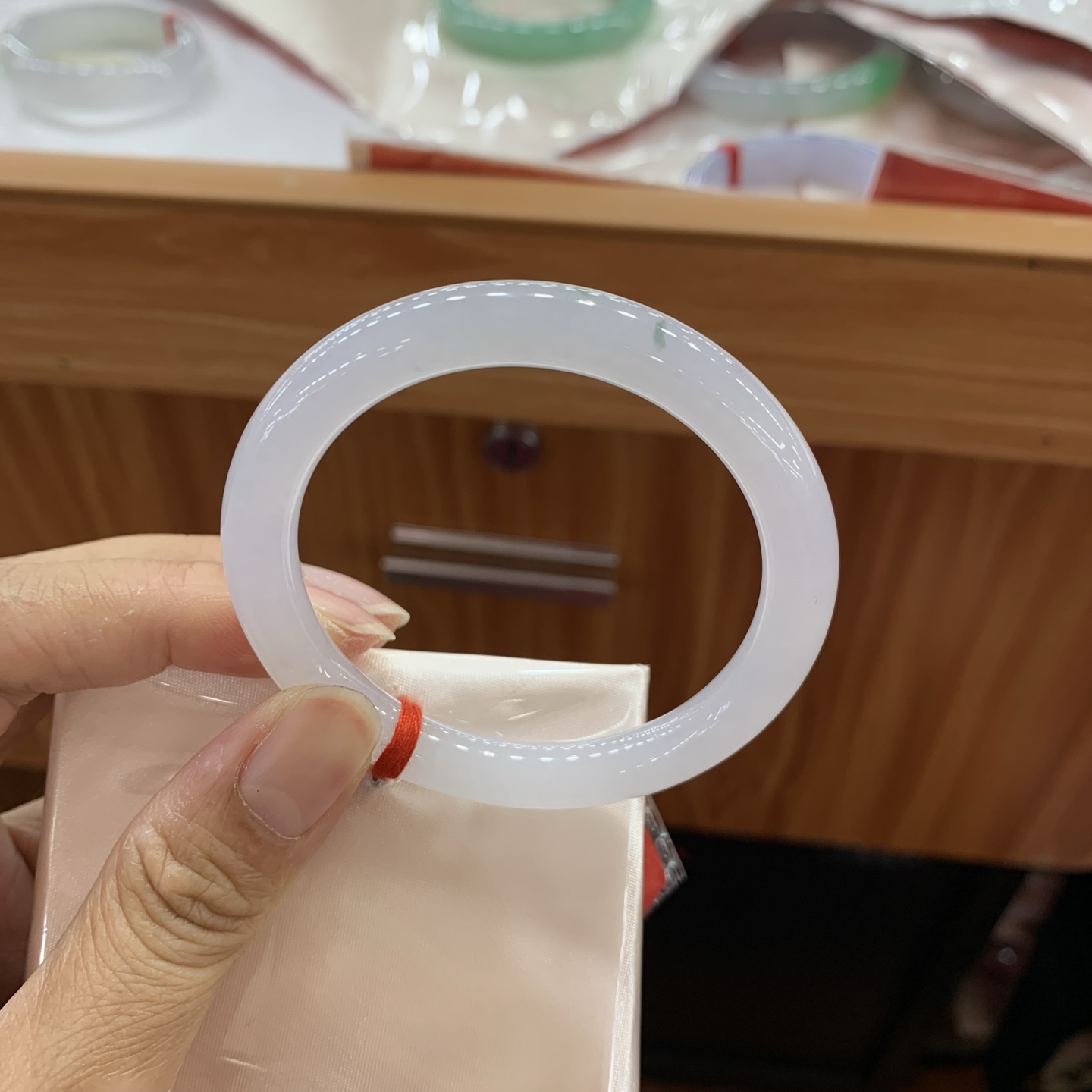 052005XY 飘花圆条翡翠手镯 50.8-7.9