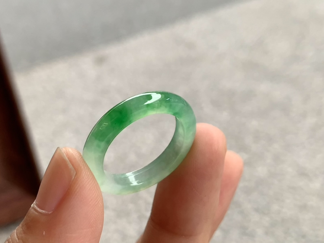 ️ 绿戒圈 尺寸4.2×3.5内径18.3圈口16