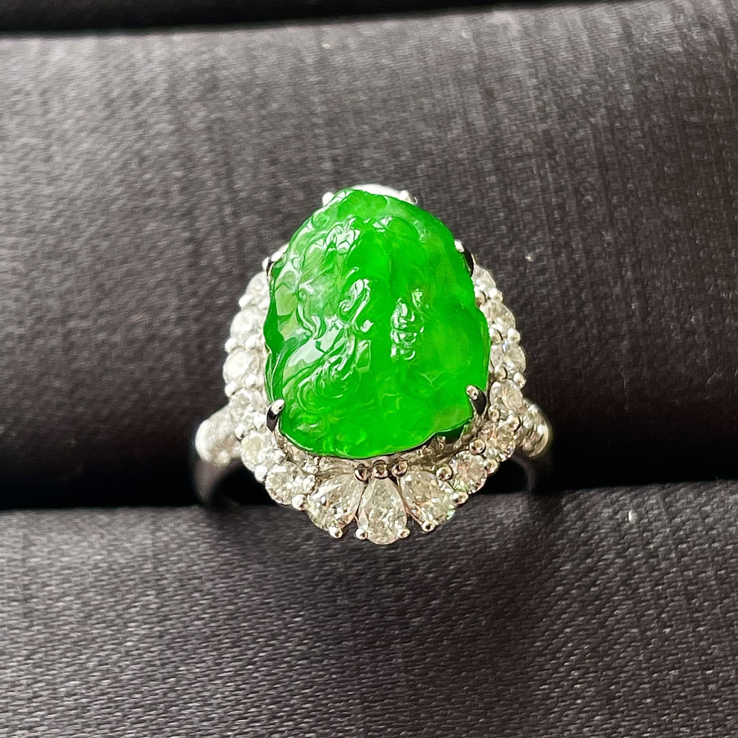 ️冰种阳绿貔貅戒指，色辣，18k金镶嵌，饱满水润，无裂，裸石尺寸12.8/11.5/7.5--19