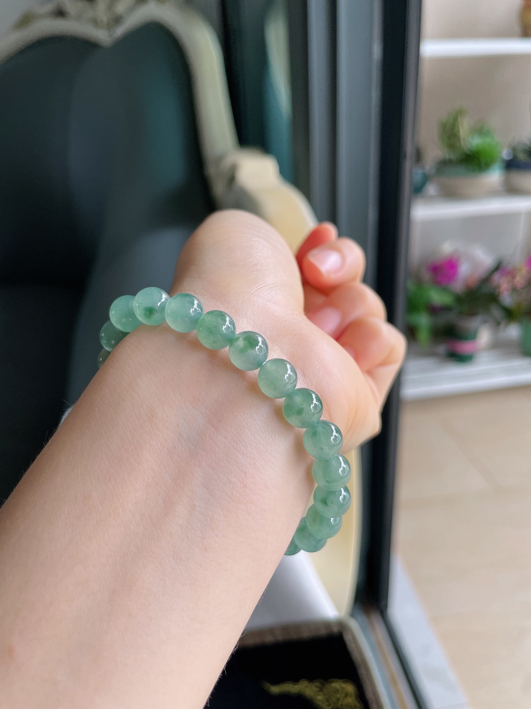 天然翡翠A货，冰飘花手串，尺寸：7.8mm。【编4223】