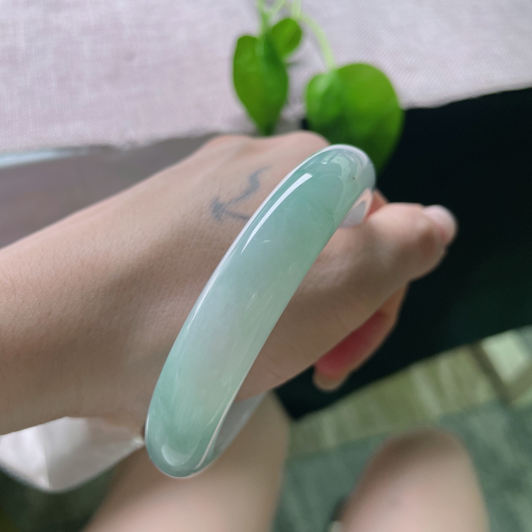 57.5/12.4/8.4，蓝底正圈，水润，细腻，优雅，贵气，耐看，一点棉，ss52268a