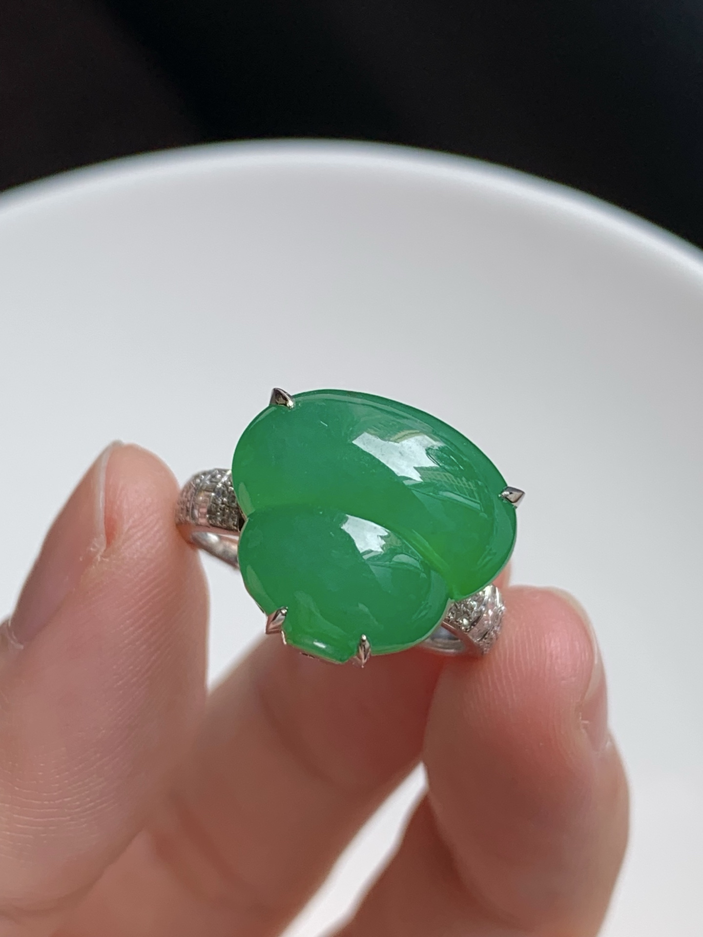 ️【18k金镶嵌葫芦戒指】种老细腻，色阳浓郁起胶尺寸：圈口：14，成品：14*15.2*8.9，裸石：14*15.2,a39520