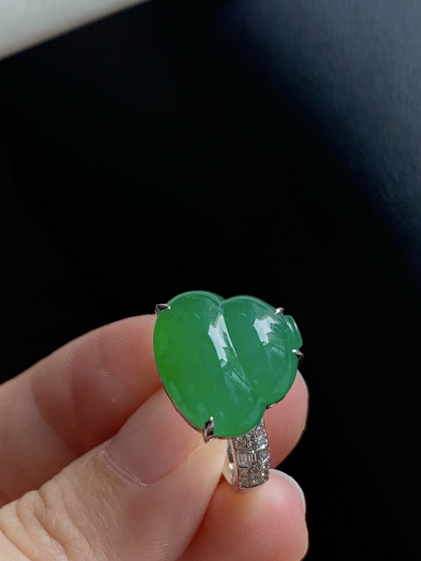 ️【18k金镶嵌葫芦戒指】种老细腻，色阳浓郁起胶尺寸：圈口：14，成品：14*15.2*8.9，裸石：14*15.2,a39520