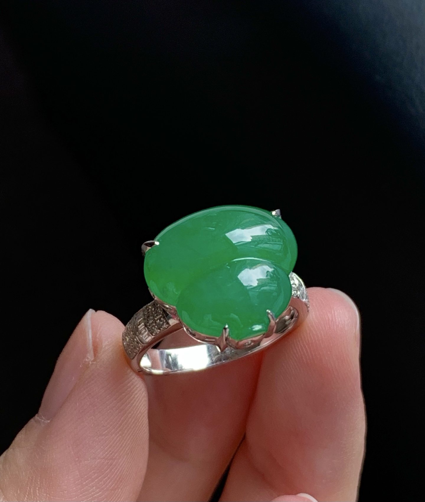 ️【18k金镶嵌葫芦戒指】种老细腻，色阳浓郁起胶尺寸：圈口：14，成品：14*15.2*8.9，裸石：14*15.2,a39520